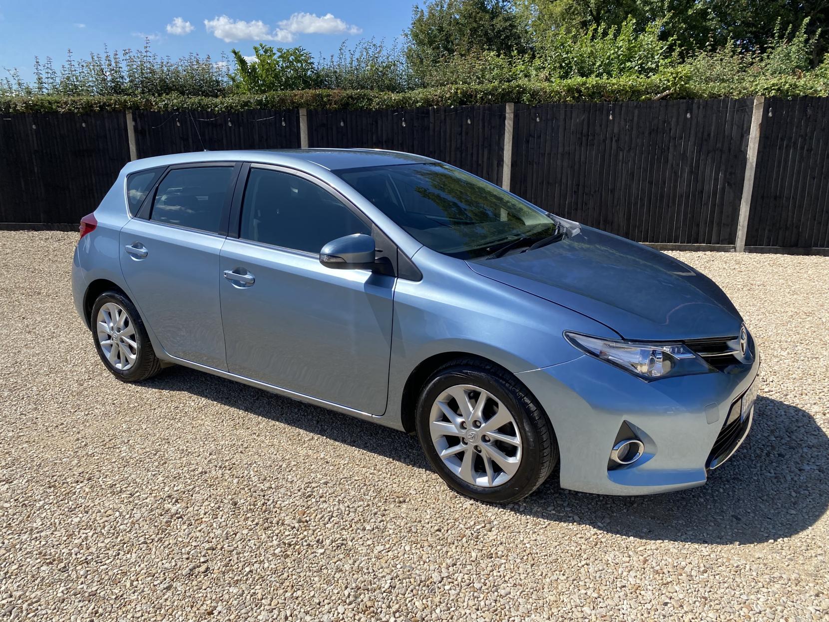 Toyota Auris 1.33 Dual VVT-i Icon Hatchback 5dr Petrol Manual Euro 5 (s/s) (101 ps)