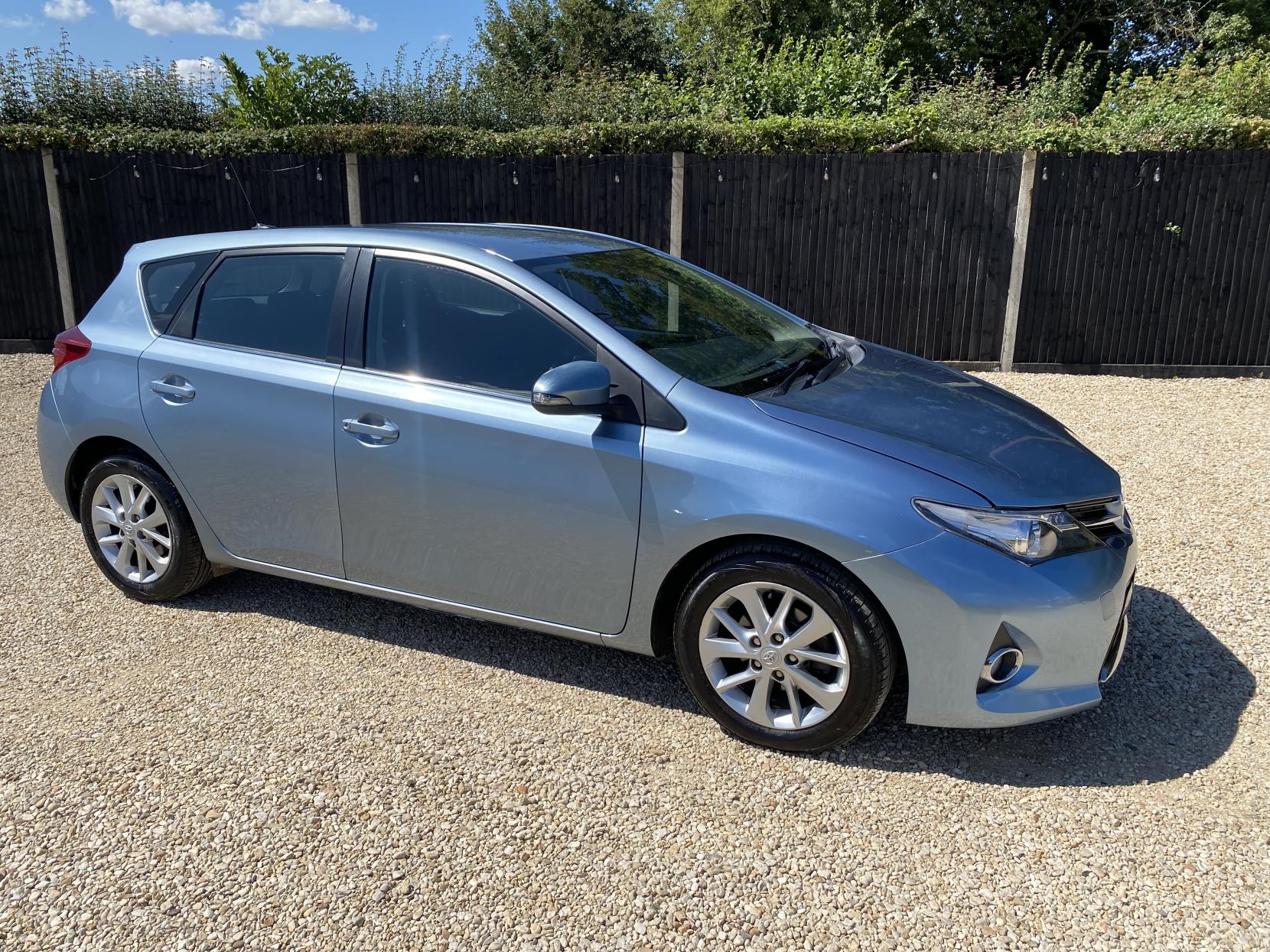Toyota Auris 1.33 Dual VVT-i Icon Hatchback 5dr Petrol Manual Euro 5 (s/s) (101 ps)