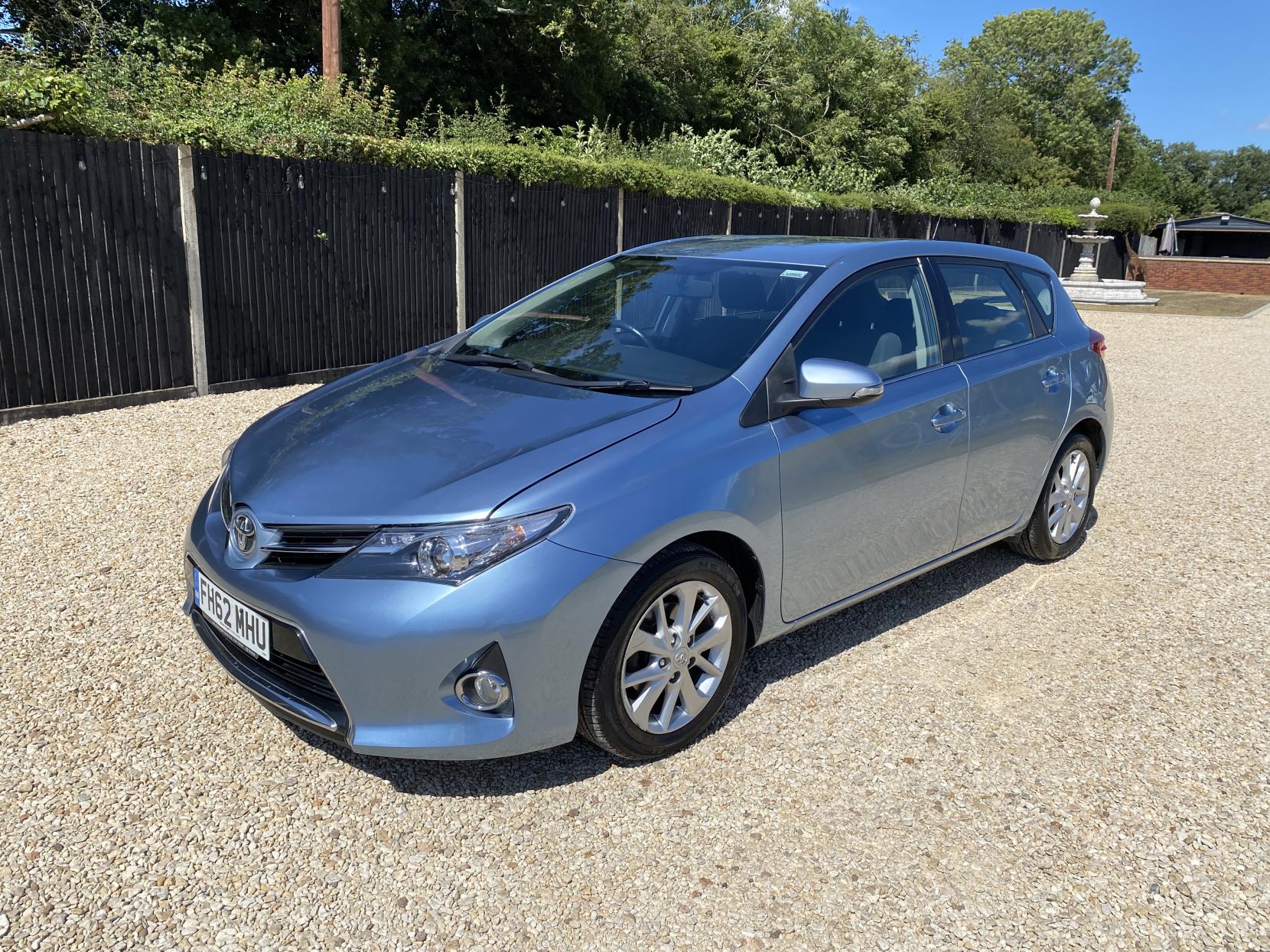 Toyota Auris 1.33 Dual VVT-i Icon Hatchback 5dr Petrol Manual Euro 5 (s/s) (101 ps)