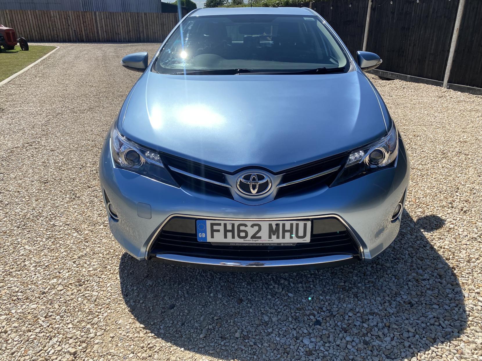 Toyota Auris 1.33 Dual VVT-i Icon Hatchback 5dr Petrol Manual Euro 5 (s/s) (101 ps)