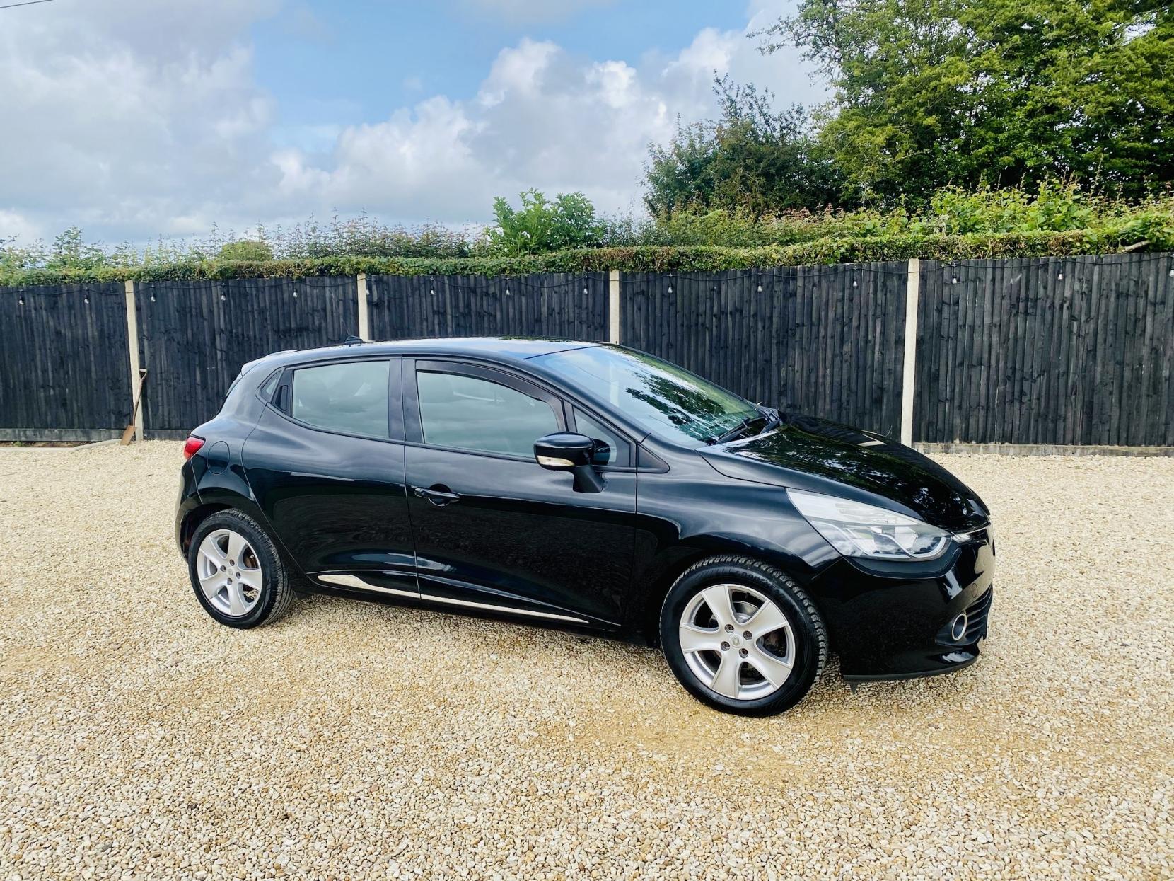 Renault Clio 0.9 TCe Dynamique MediaNav Hatchback 5dr Petrol Manual Euro 5 (s/s) (90 ps)