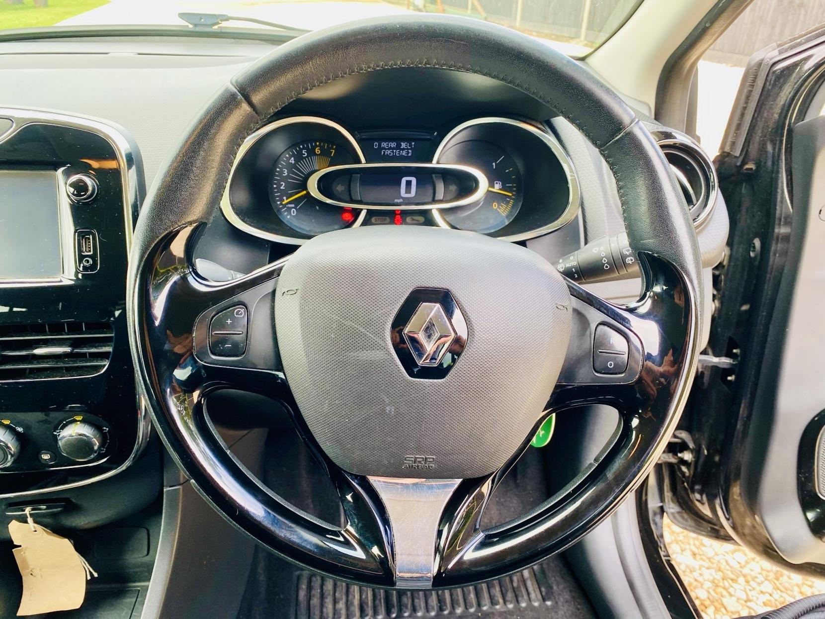 Renault Clio 0.9 TCe Dynamique MediaNav Hatchback 5dr Petrol Manual Euro 5 (s/s) (90 ps)