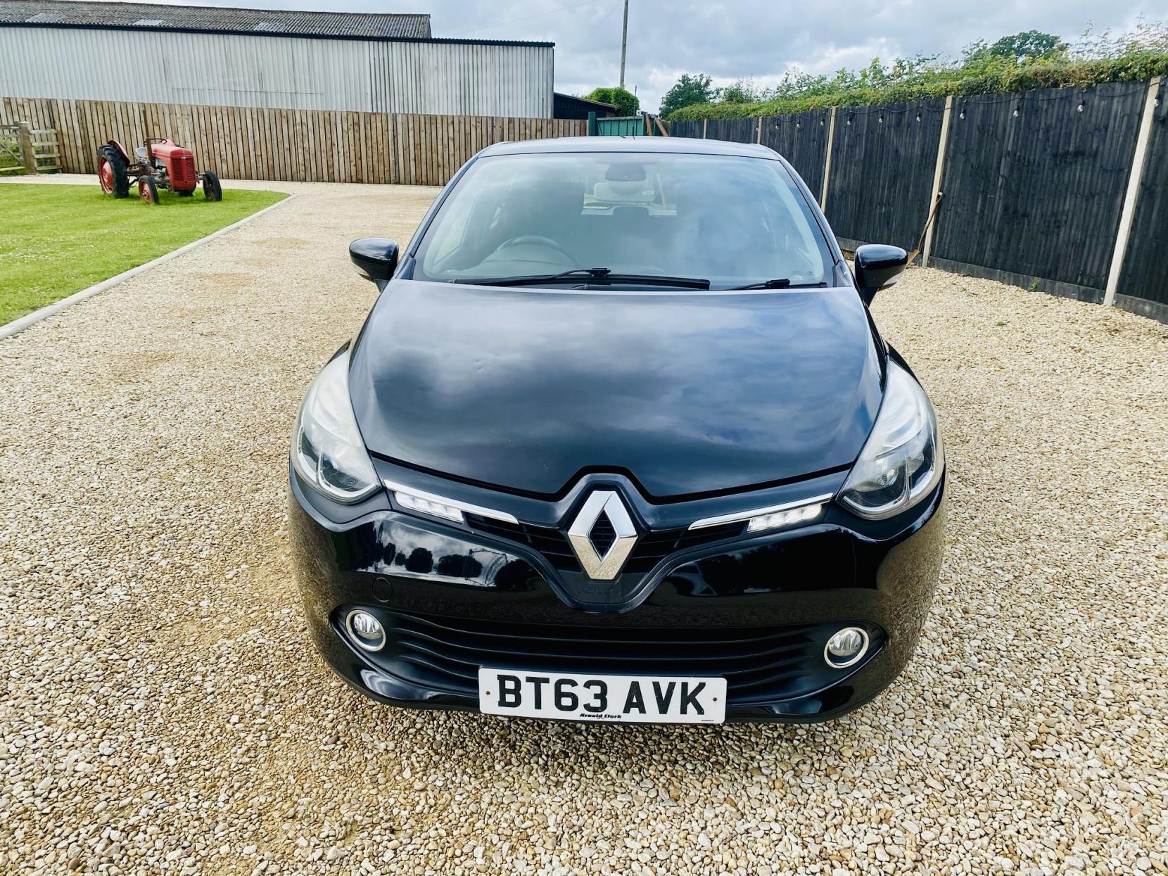 Renault Clio 0.9 TCe Dynamique MediaNav Hatchback 5dr Petrol Manual Euro 5 (s/s) (90 ps)