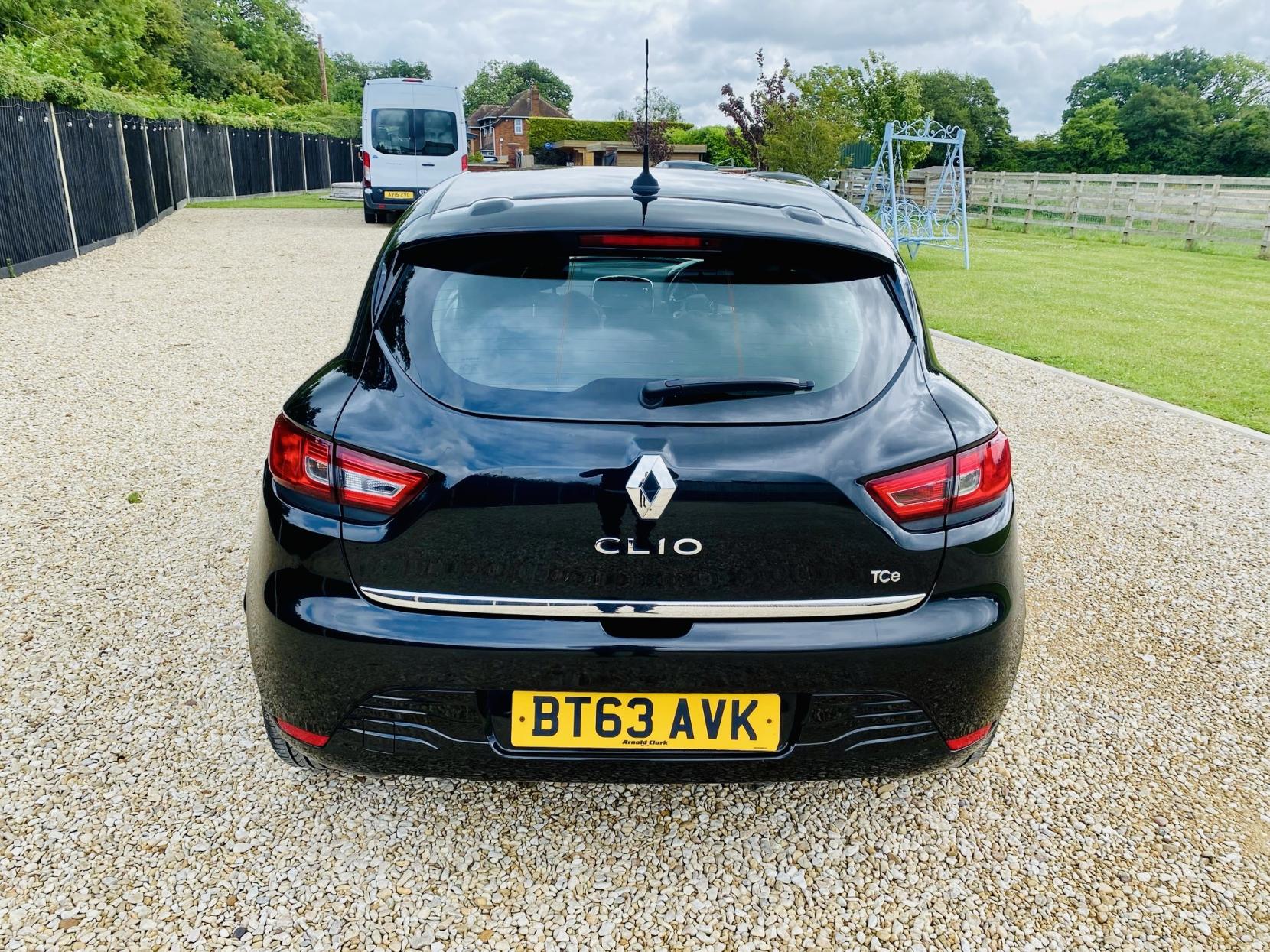Renault Clio 0.9 TCe Dynamique MediaNav Hatchback 5dr Petrol Manual Euro 5 (s/s) (90 ps)