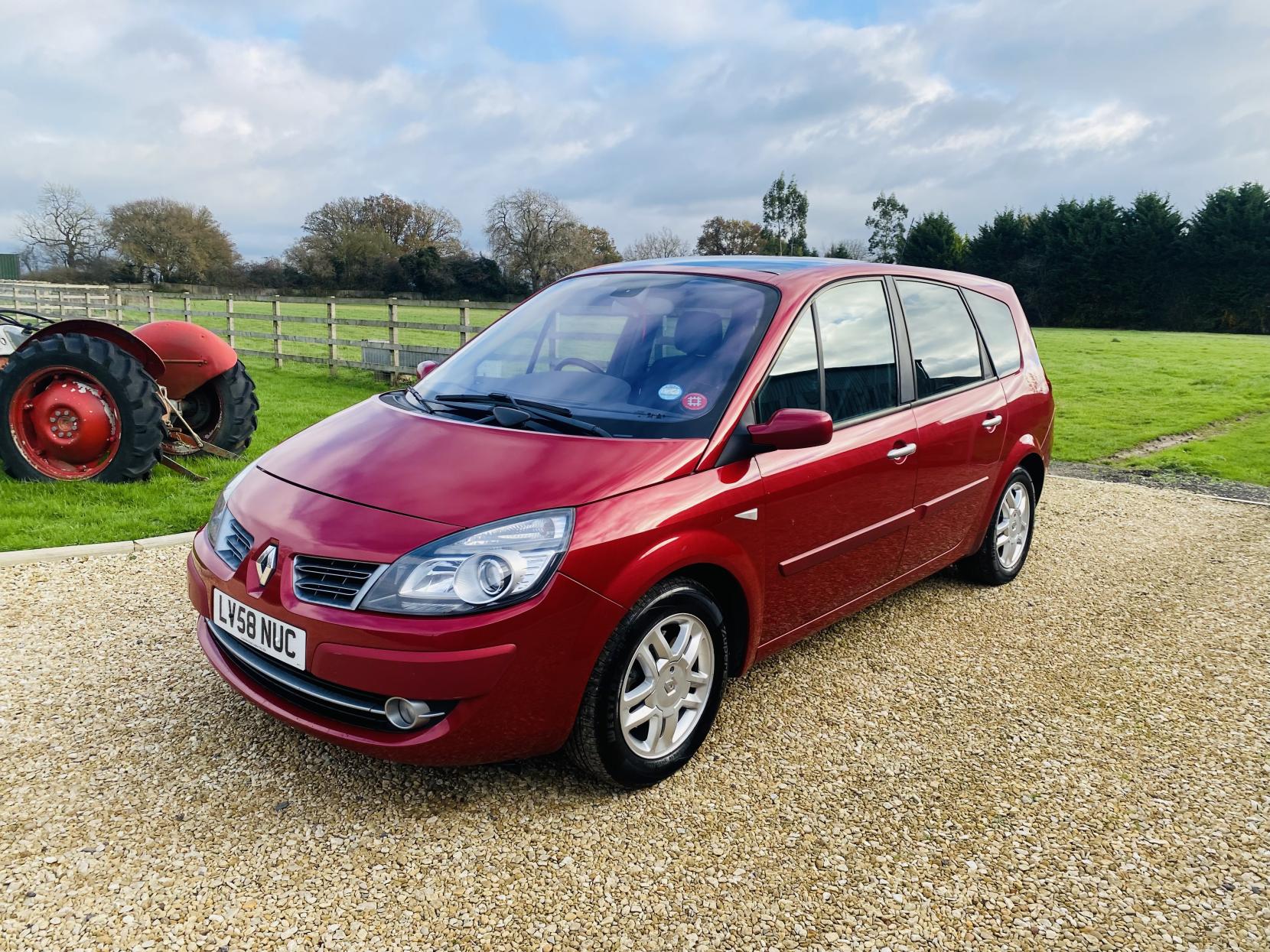 Renault Grand Scenic 2.0 VVT Dynamique S Hatchback 5dr Petrol Manual (193 g/km, 136 bhp)
