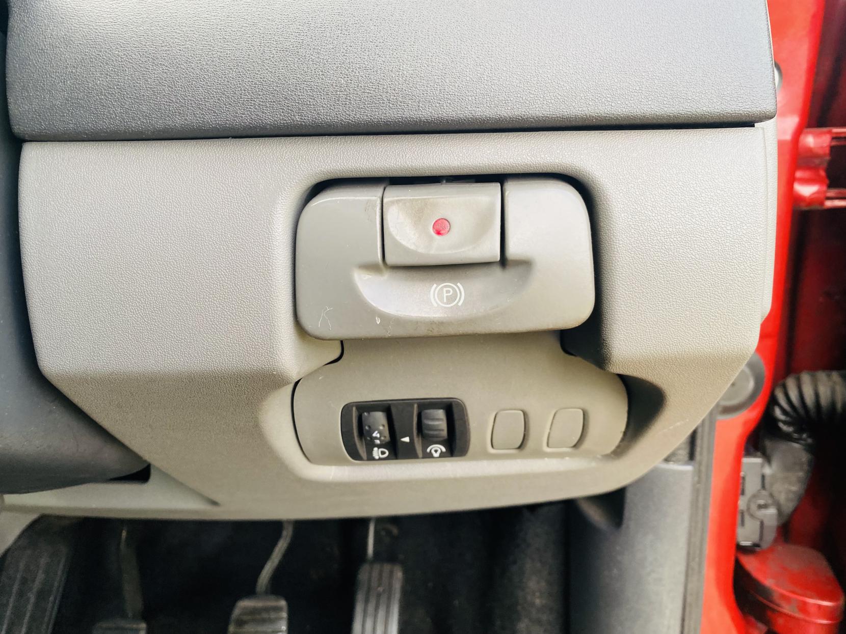 Renault Grand Scenic 2.0 VVT Dynamique S Hatchback 5dr Petrol Manual (193 g/km, 136 bhp)