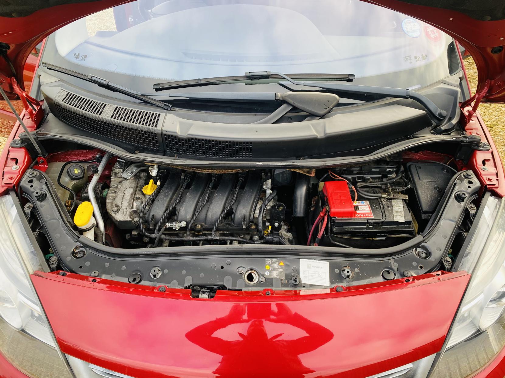 Renault Grand Scenic 2.0 VVT Dynamique S Hatchback 5dr Petrol Manual (193 g/km, 136 bhp)