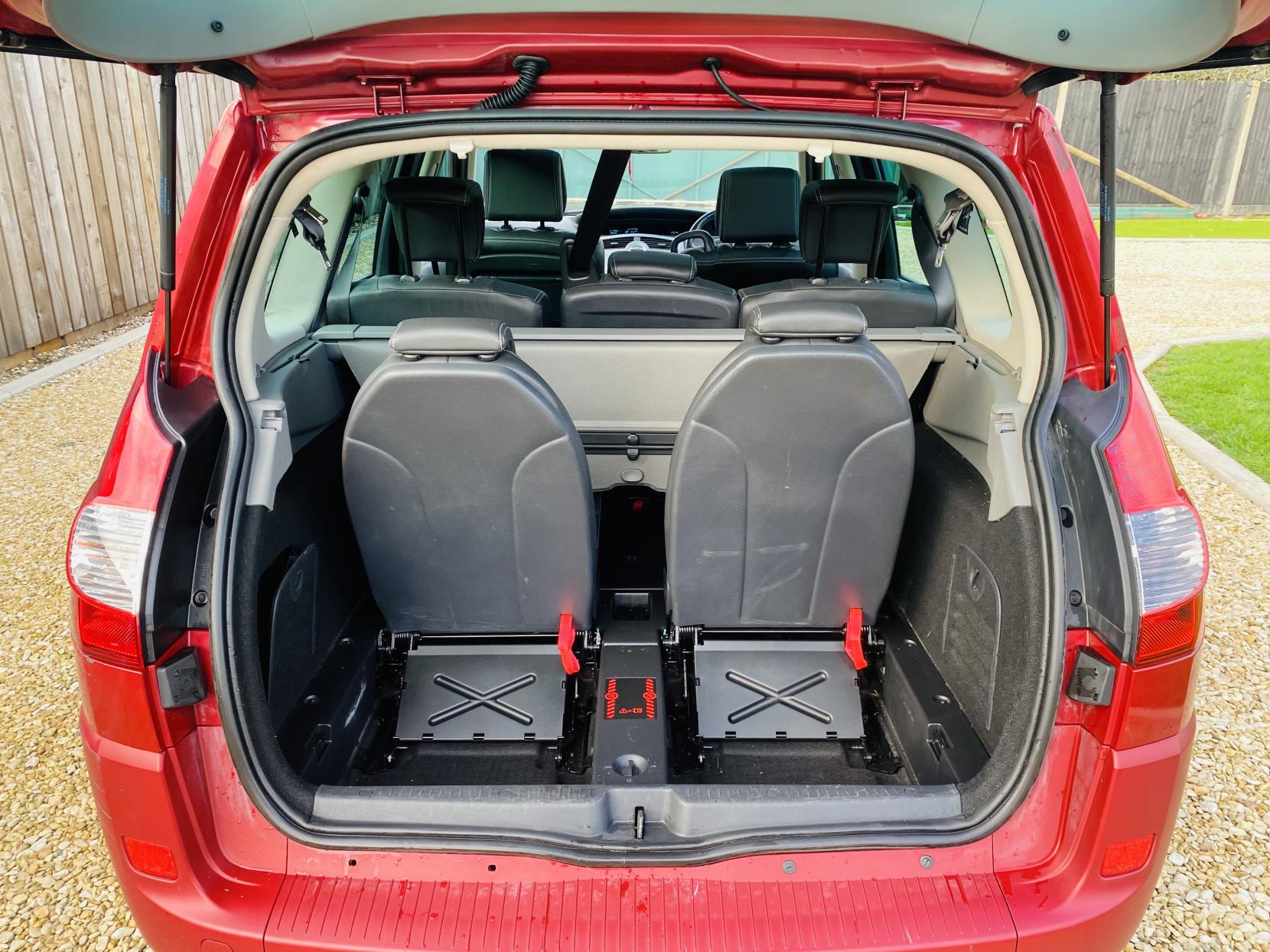 Renault Grand Scenic 2.0 VVT Dynamique S Hatchback 5dr Petrol Manual (193 g/km, 136 bhp)