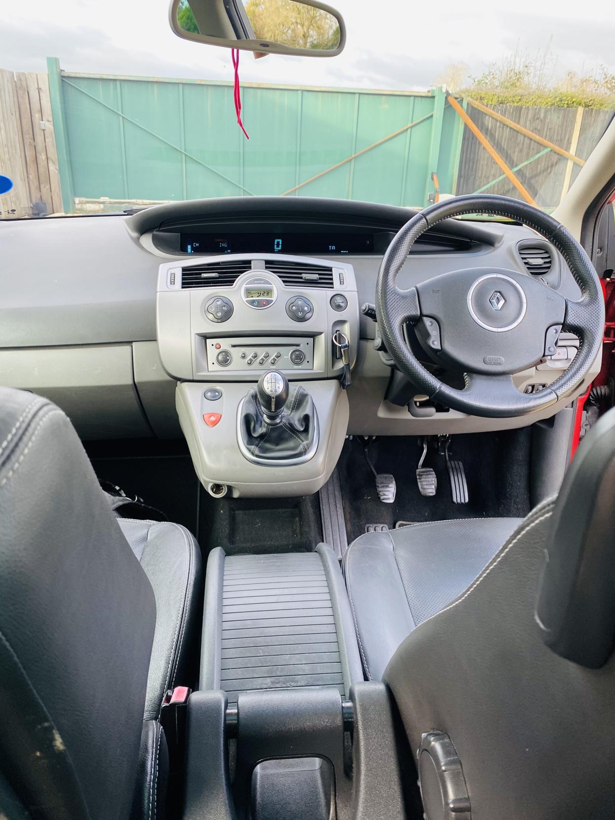 Renault Grand Scenic 2.0 VVT Dynamique S Hatchback 5dr Petrol Manual (193 g/km, 136 bhp)