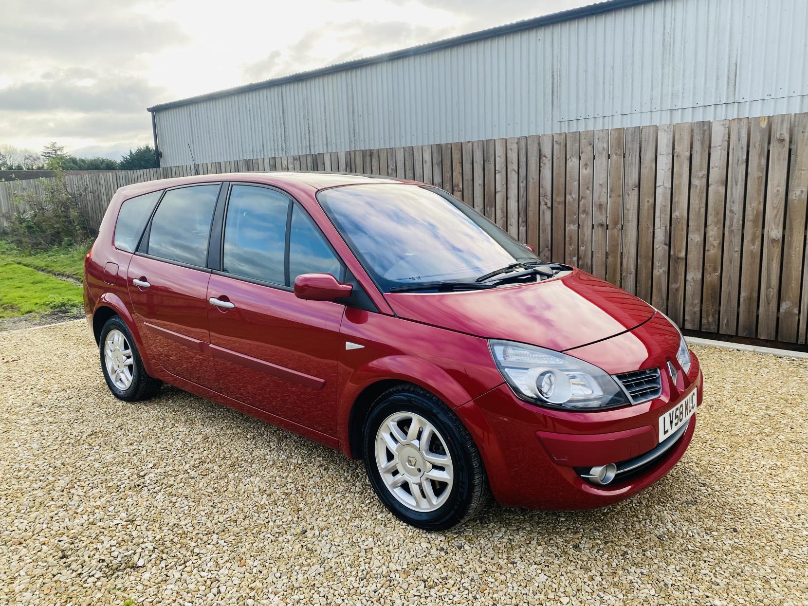 Renault Grand Scenic 2.0 VVT Dynamique S Hatchback 5dr Petrol Manual (193 g/km, 136 bhp)