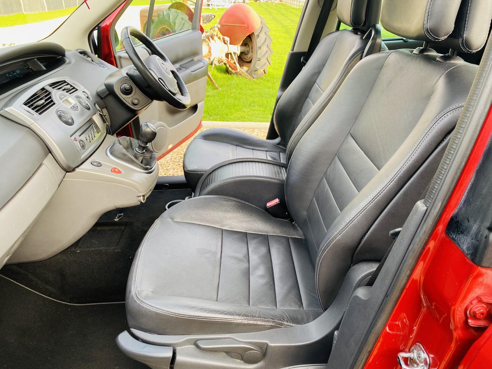 Renault Grand Scenic 2.0 VVT Dynamique S Hatchback 5dr Petrol Manual (193 g/km, 136 bhp)