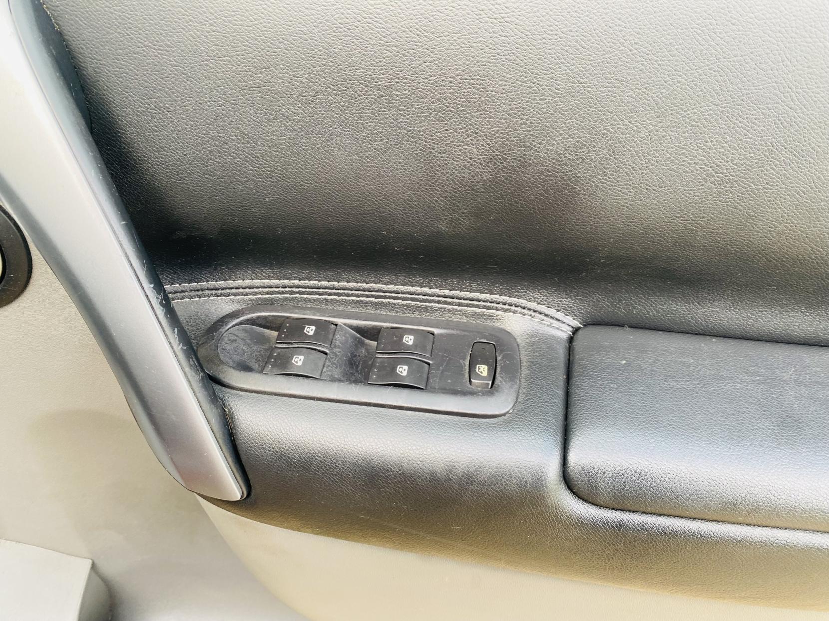 Renault Grand Scenic 2.0 VVT Dynamique S Hatchback 5dr Petrol Manual (193 g/km, 136 bhp)