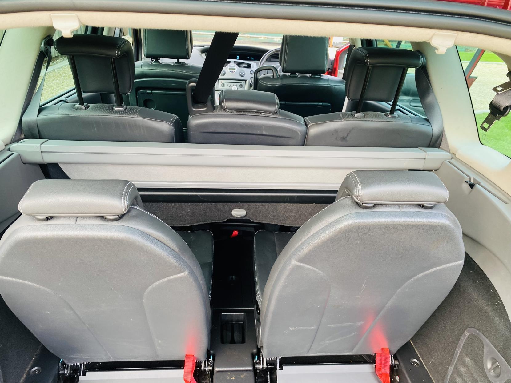 Renault Grand Scenic 2.0 VVT Dynamique S Hatchback 5dr Petrol Manual (193 g/km, 136 bhp)