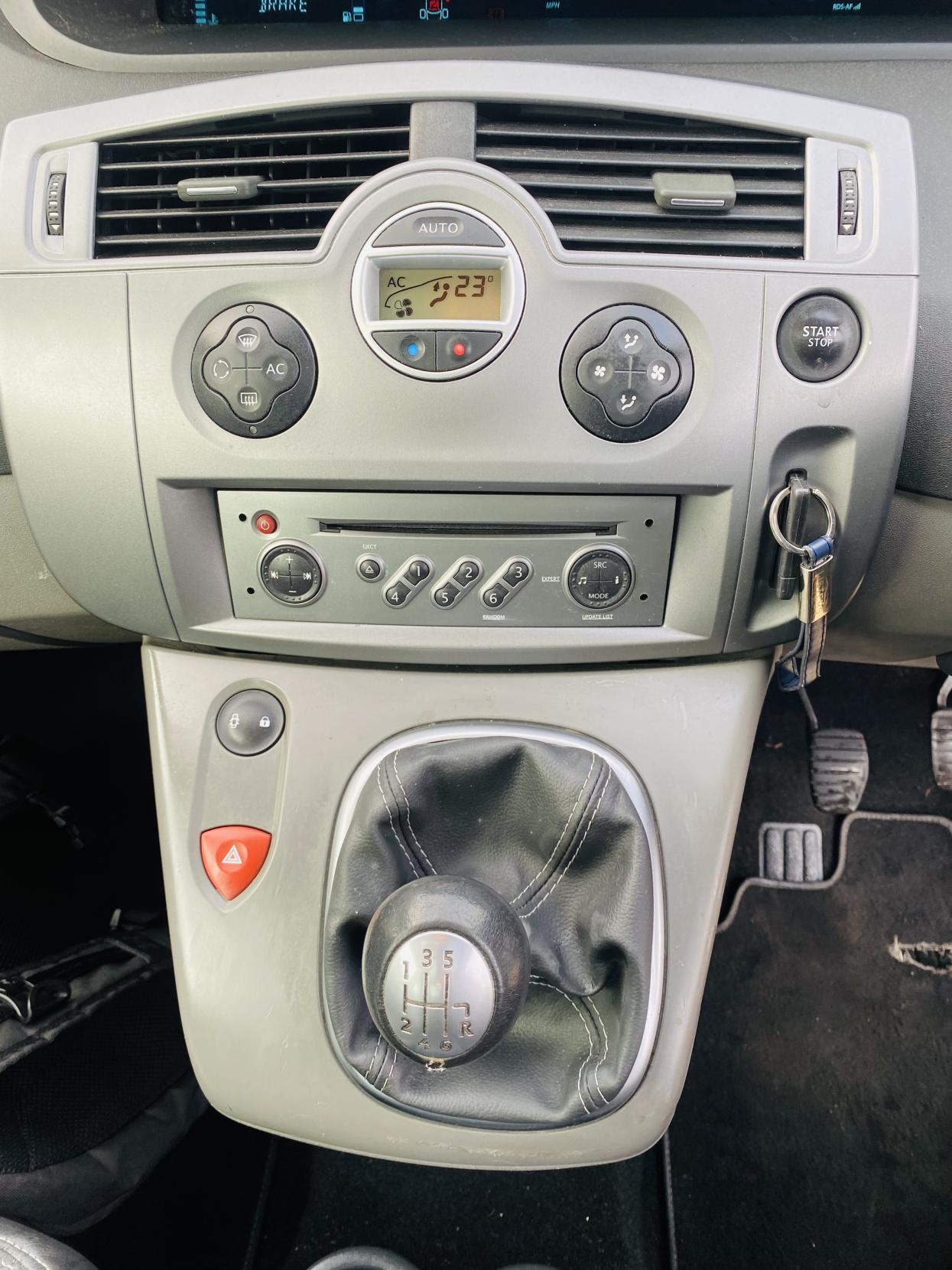 Renault Grand Scenic 2.0 VVT Dynamique S Hatchback 5dr Petrol Manual (193 g/km, 136 bhp)