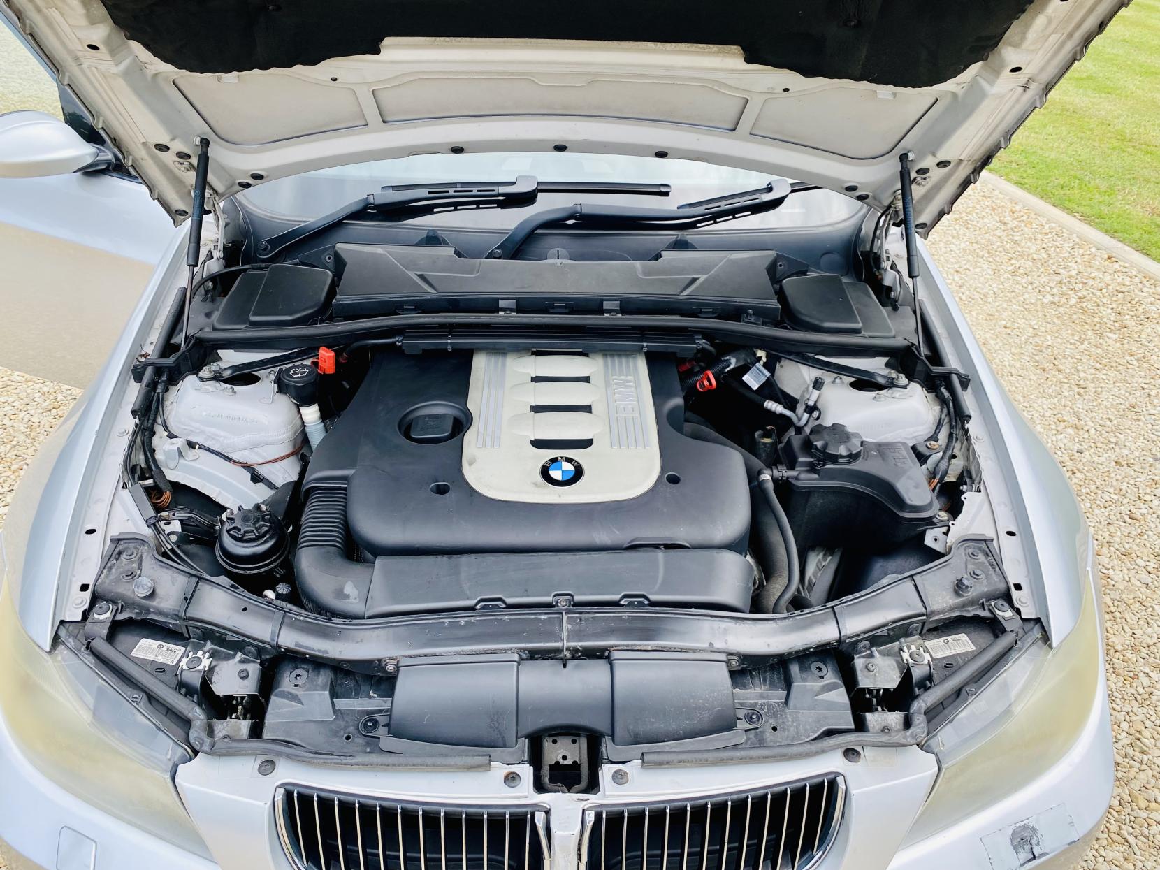 BMW 3 Series 3.0 330d M Sport Touring 5dr Diesel Auto Euro 4 (231 ps)