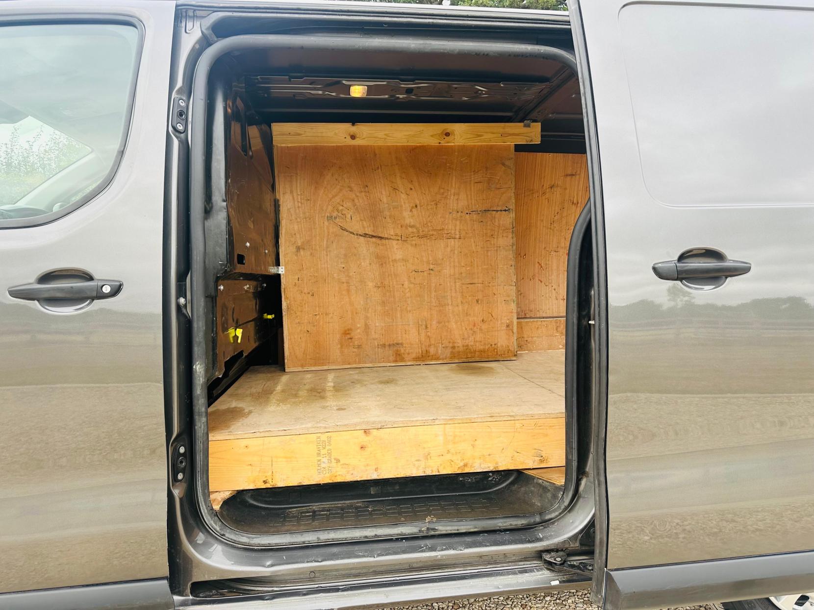 Citroen Dispatch 1.5 BlueHDi 1000 Enterprise Pro M Panel Van 6dr Diesel Manual FWD 2 Euro 6 (s/s) (100 ps)