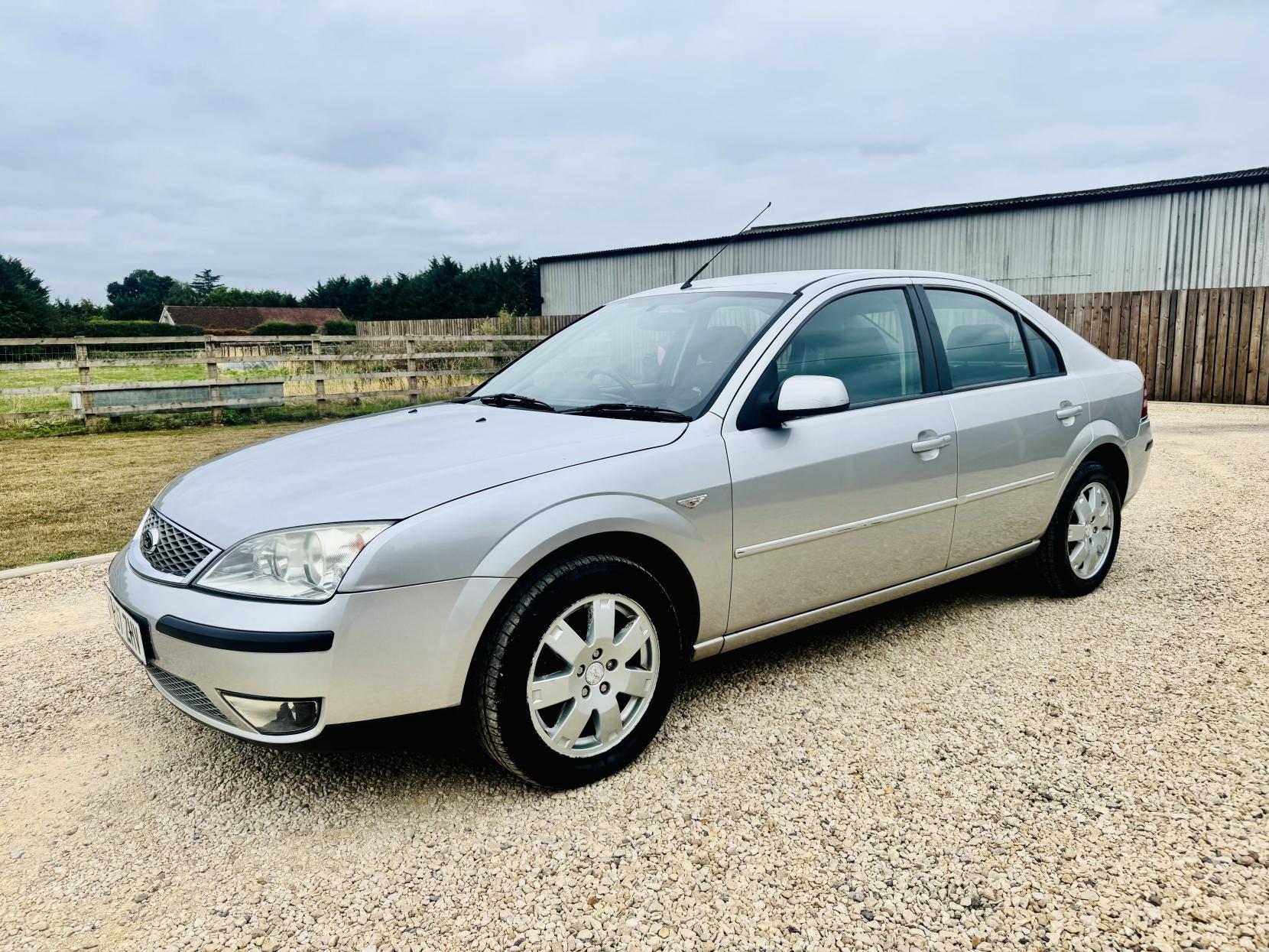 Ford Mondeo 2.0 Zetec Hatchback 5dr Petrol Automatic (226 g/km, 143 bhp)