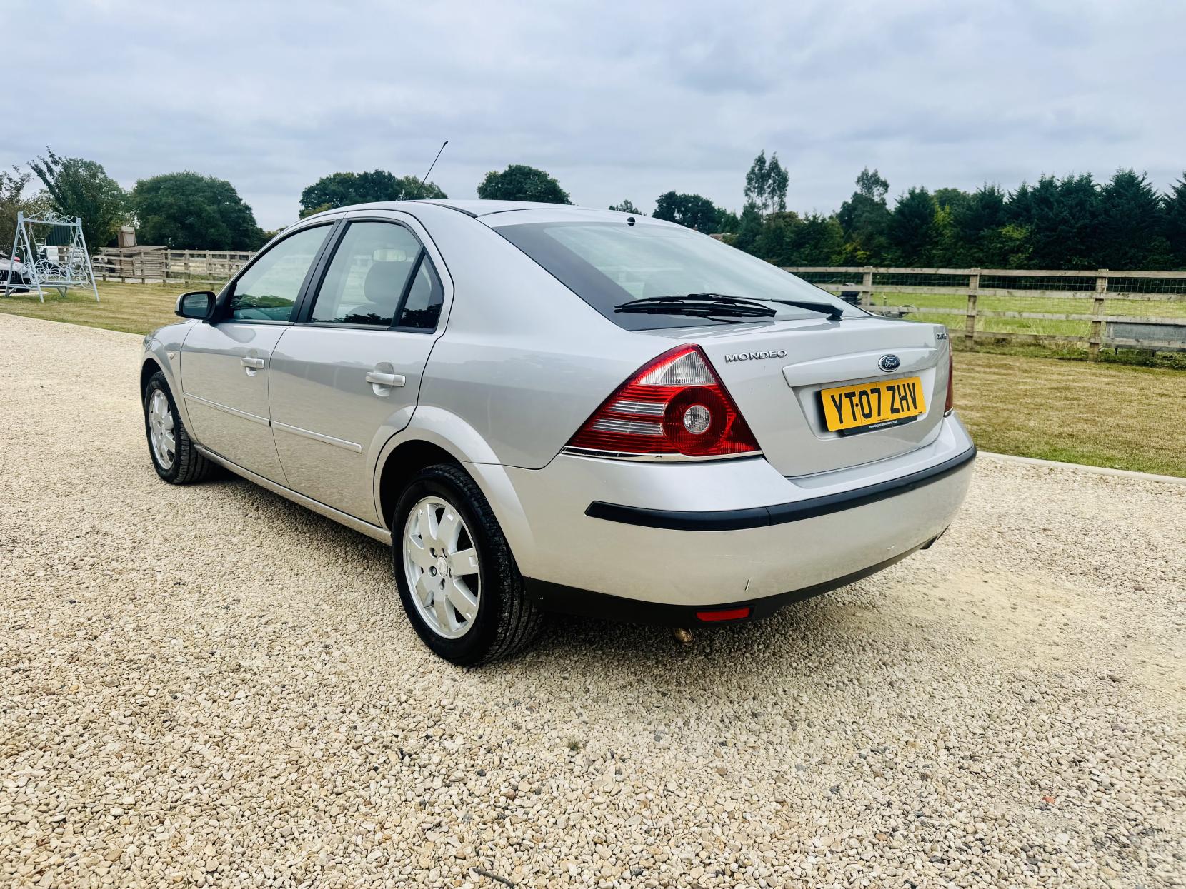 Ford Mondeo 2.0 Zetec Hatchback 5dr Petrol Automatic (226 g/km, 143 bhp)