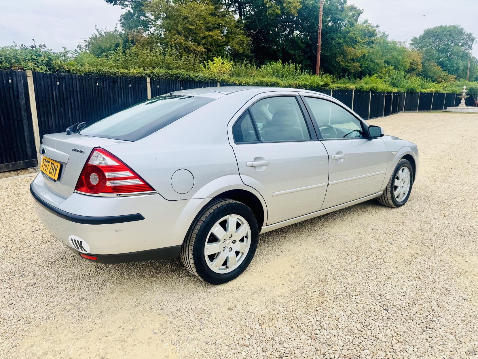 Ford Mondeo 2.0 Zetec Hatchback 5dr Petrol Automatic (226 g/km, 143 bhp)