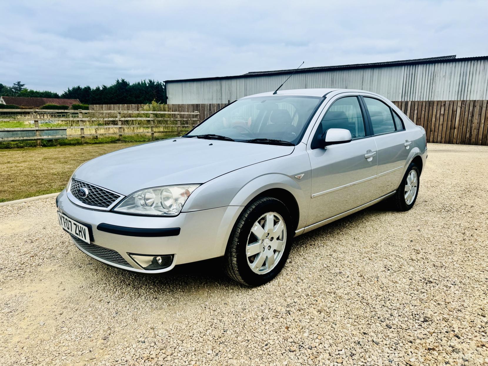 Ford Mondeo 2.0 Zetec Hatchback 5dr Petrol Automatic (226 g/km, 143 bhp)