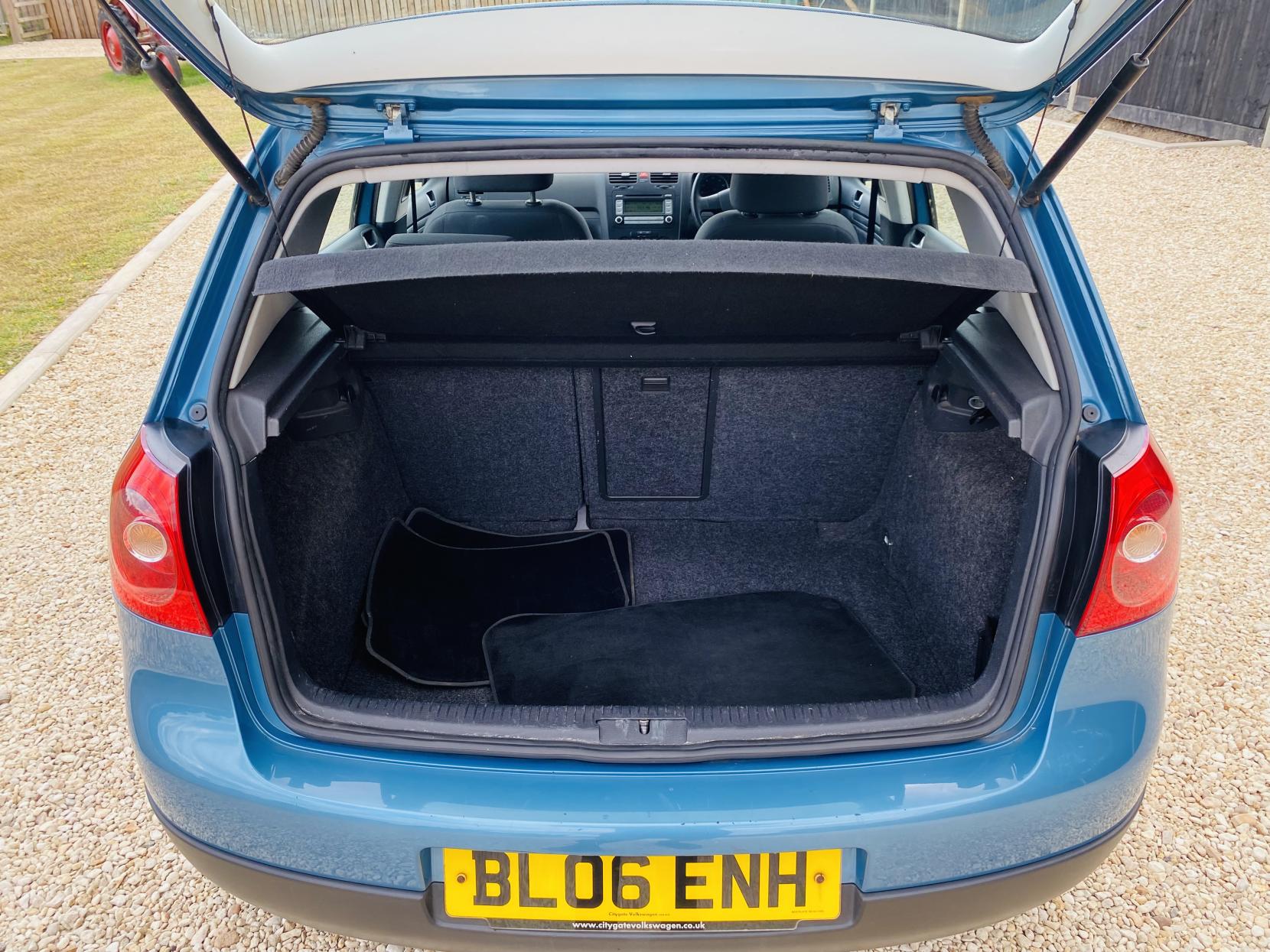 Volkswagen Golf 1.6 FSI SE Hatchback 5dr Petrol Manual (168 g/km, 113 bhp)