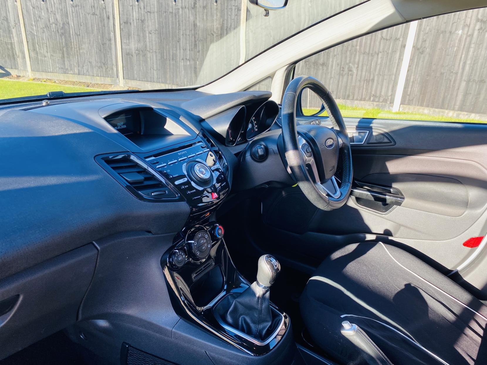 Ford Fiesta 1.25 Zetec Hatchback 5dr Petrol Manual Euro 6 (82 ps)