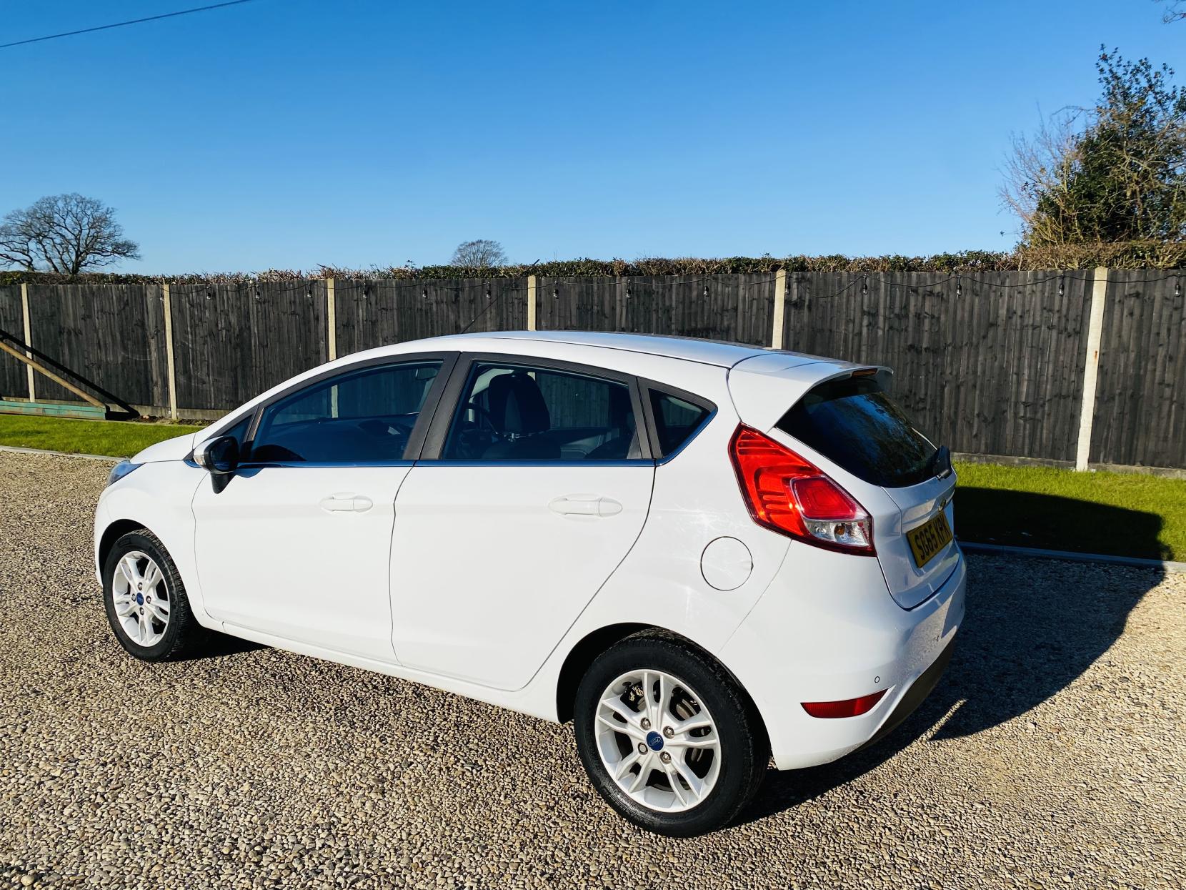 Ford Fiesta 1.25 Zetec Hatchback 5dr Petrol Manual Euro 6 (82 ps)