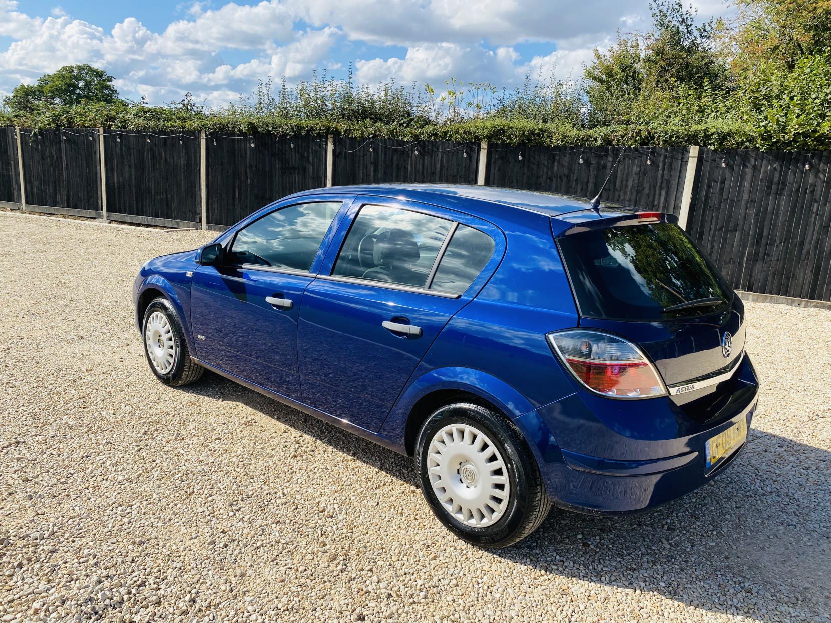 Vauxhall Astra 1.6i 16v Life Hatchback 5dr Petrol Manual (155 g/km, 113 bhp)