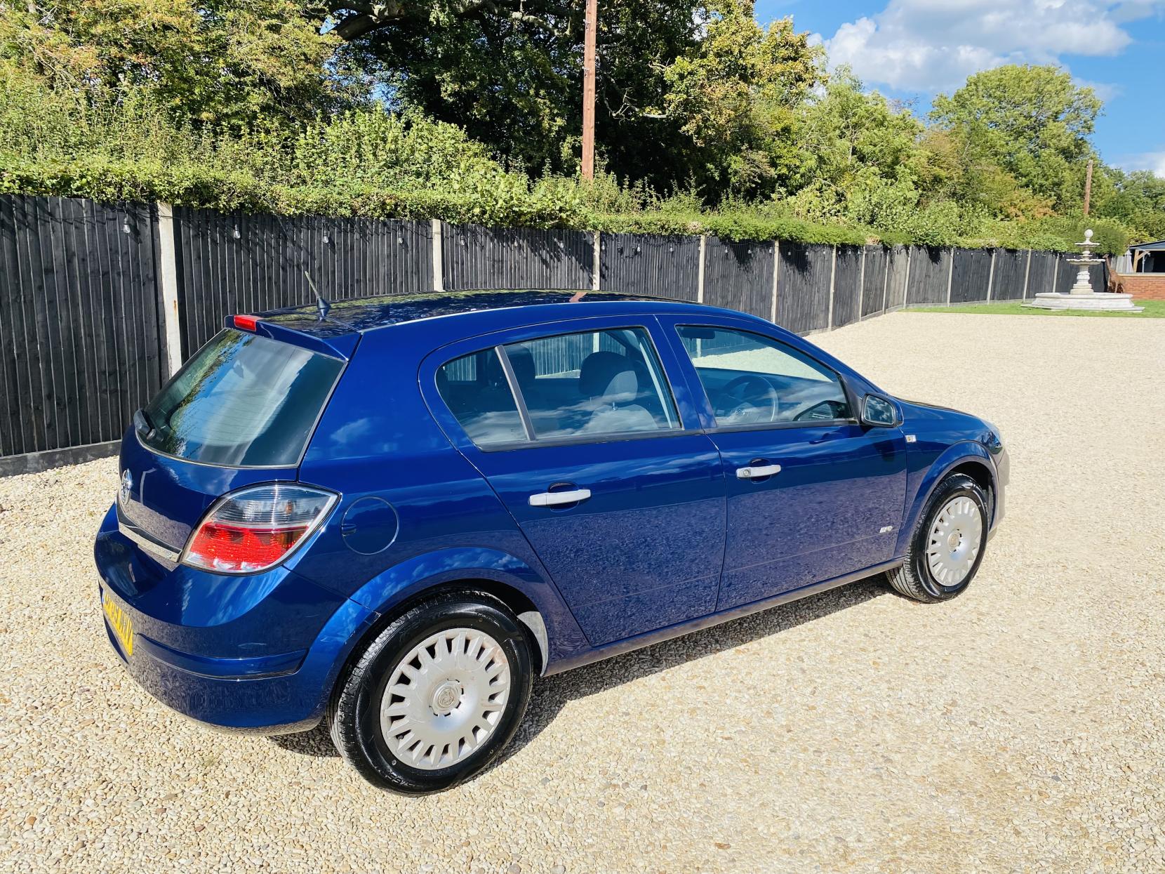 Vauxhall Astra 1.6i 16v Life Hatchback 5dr Petrol Manual (155 g/km, 113 bhp)