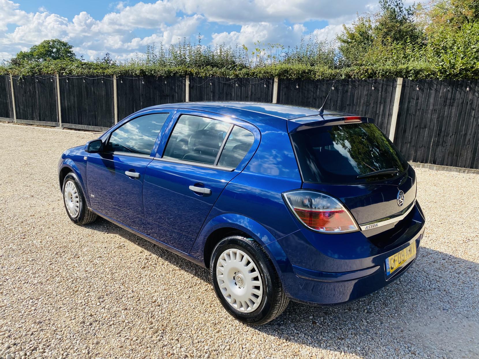 Vauxhall Astra 1.6i 16v Life Hatchback 5dr Petrol Manual (155 g/km, 113 bhp)