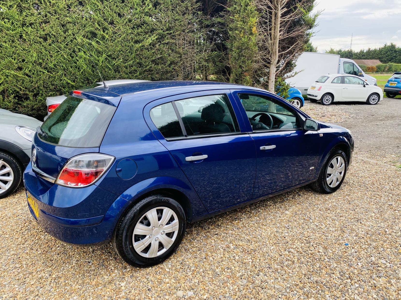Vauxhall Astra 1.6i 16v Life Hatchback 5dr Petrol Manual (155 g/km, 113 bhp)