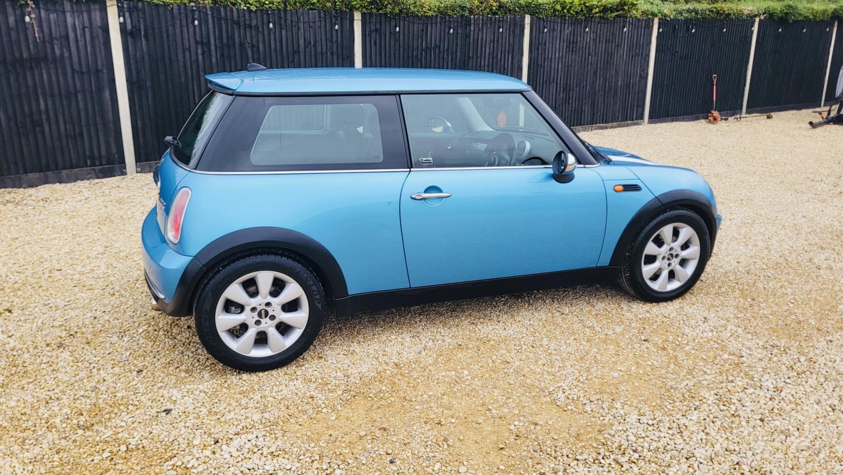 MINI Hatch 1.6 Cooper Hatchback 3dr Petrol CVT Euro 4 (116 bhp)