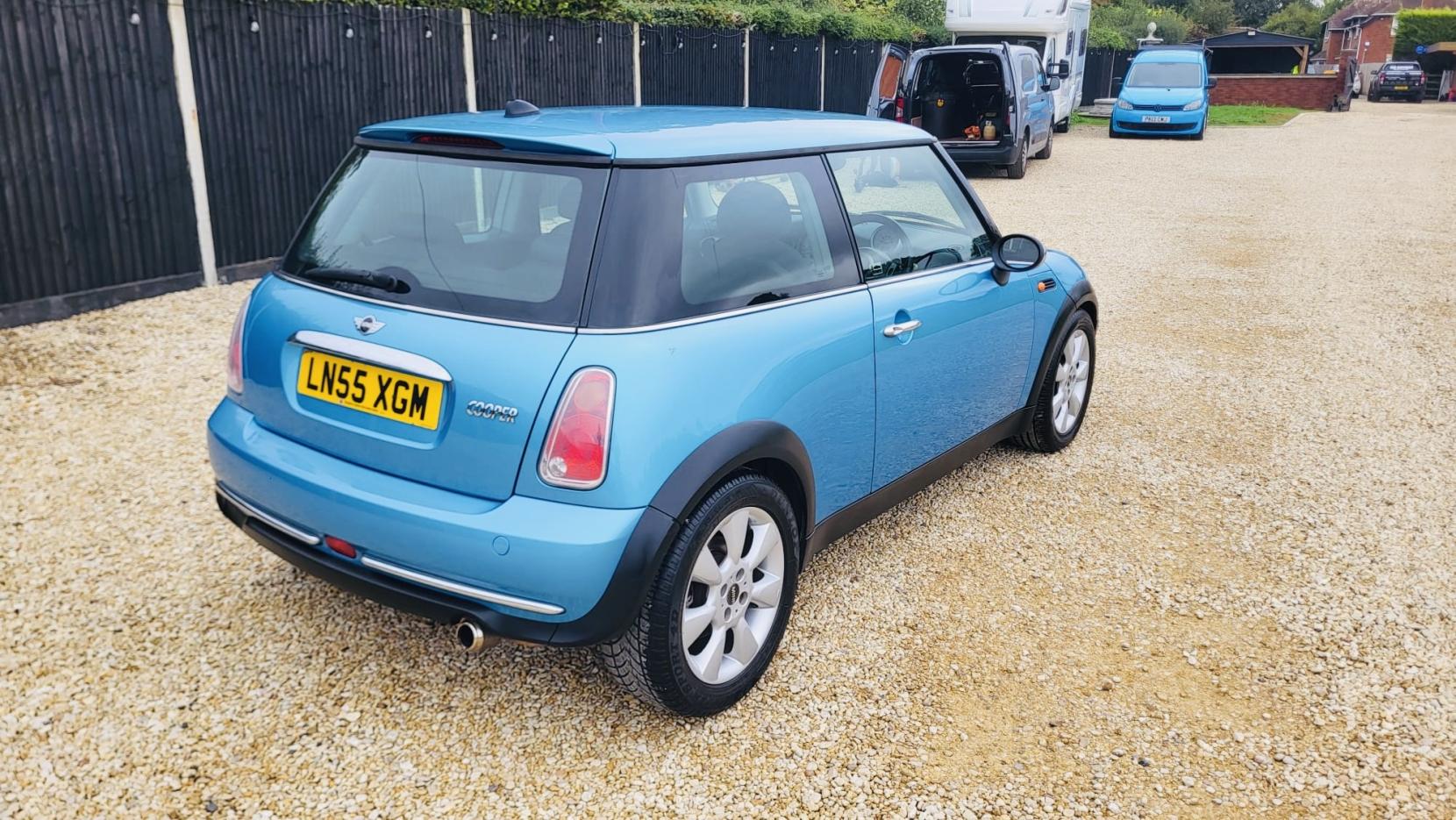 MINI Hatch 1.6 Cooper Hatchback 3dr Petrol CVT Euro 4 (116 bhp)