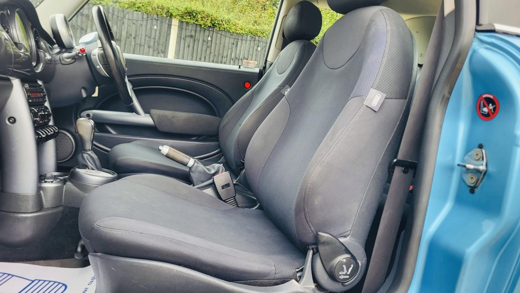 MINI Hatch 1.6 Cooper Hatchback 3dr Petrol CVT Euro 4 (116 bhp)