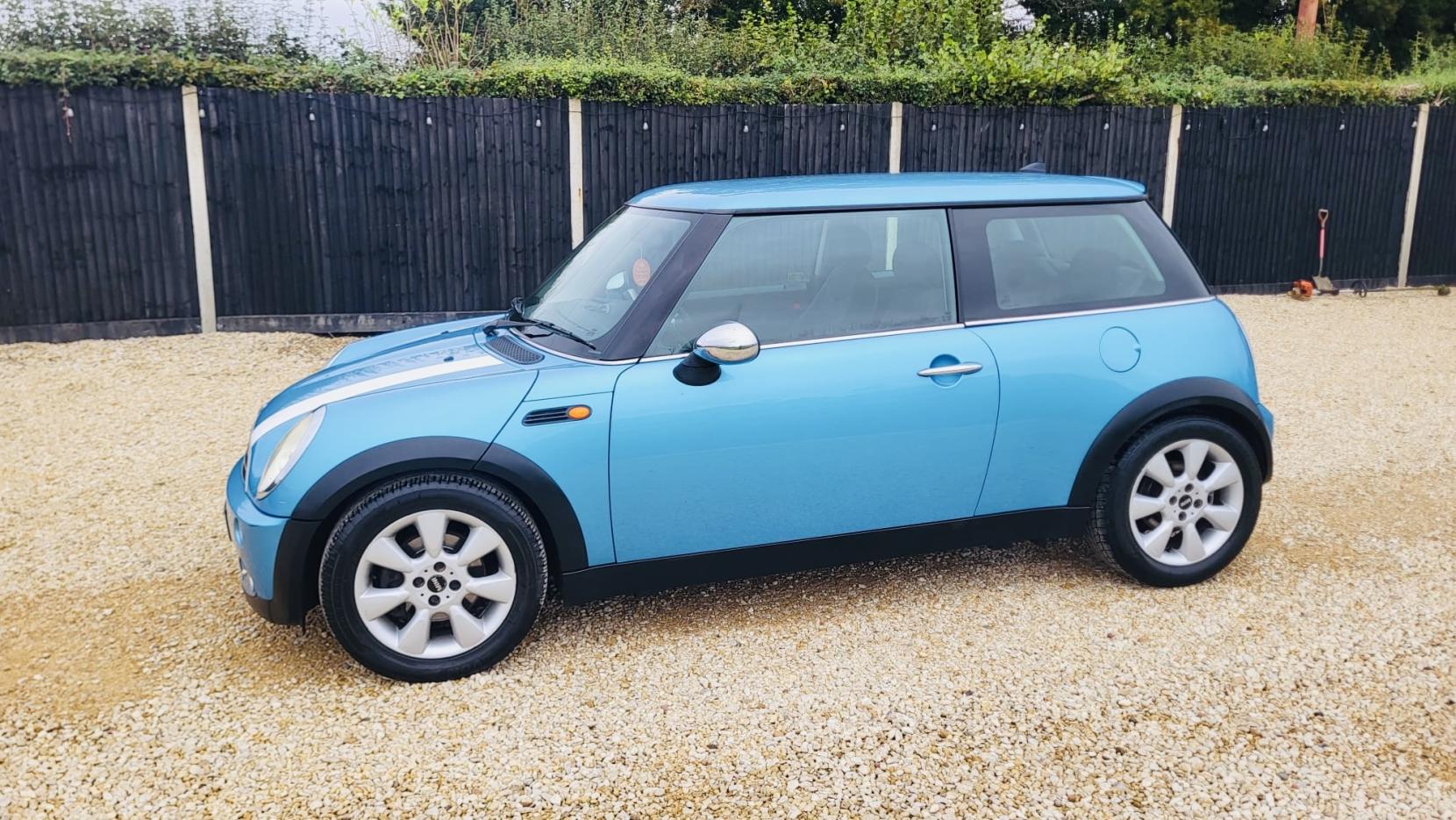 MINI Hatch 1.6 Cooper Hatchback 3dr Petrol CVT Euro 4 (116 bhp)