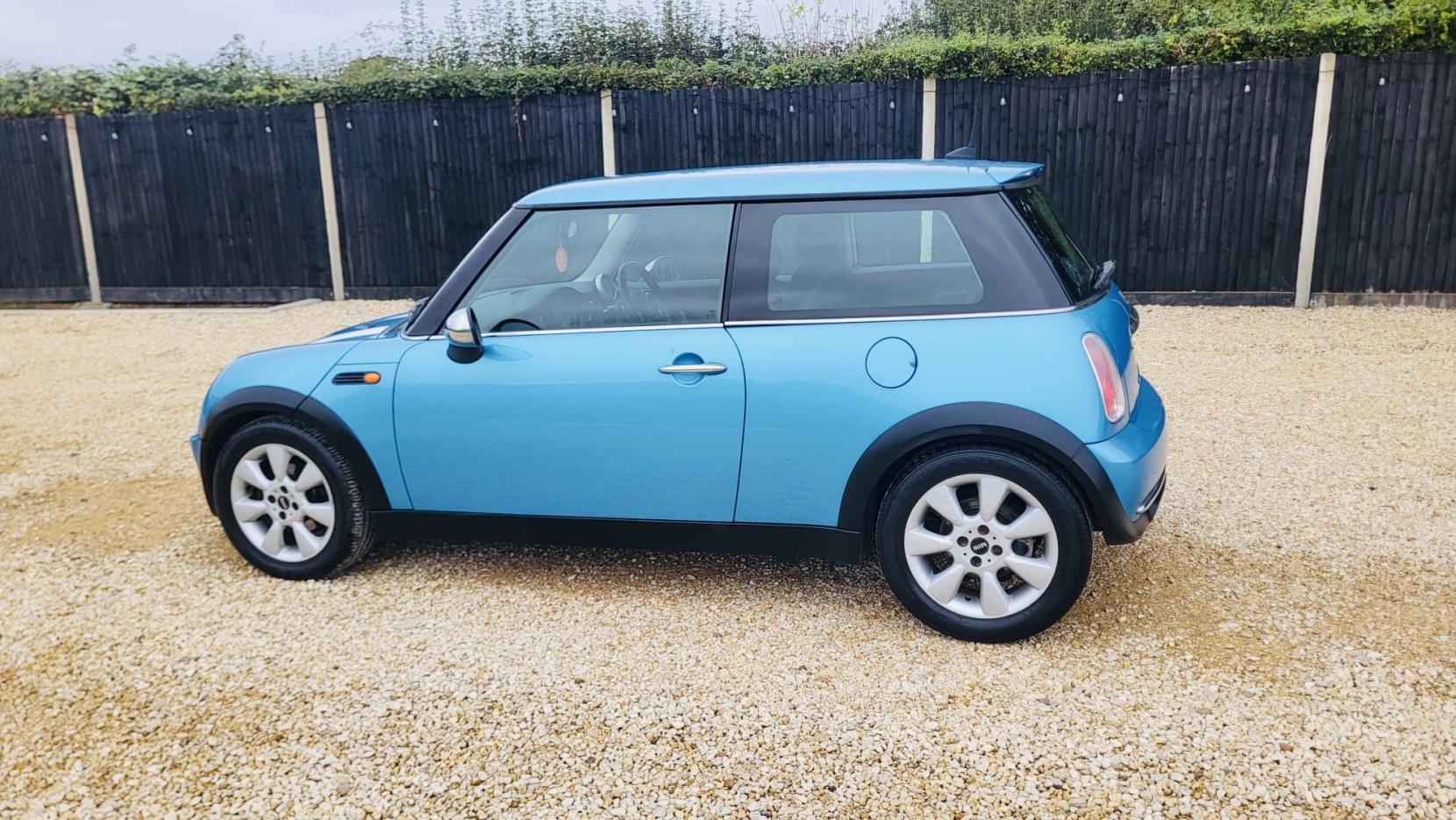 MINI Hatch 1.6 Cooper Hatchback 3dr Petrol CVT Euro 4 (116 bhp)
