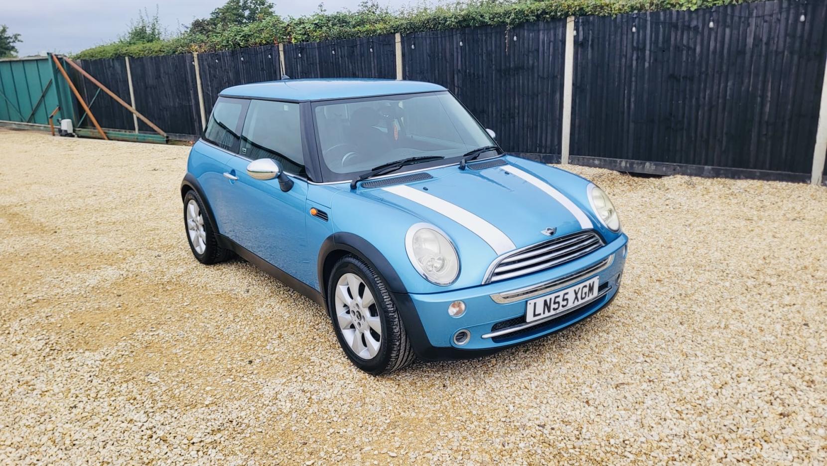 MINI Hatch 1.6 Cooper Hatchback 3dr Petrol CVT Euro 4 (116 bhp)