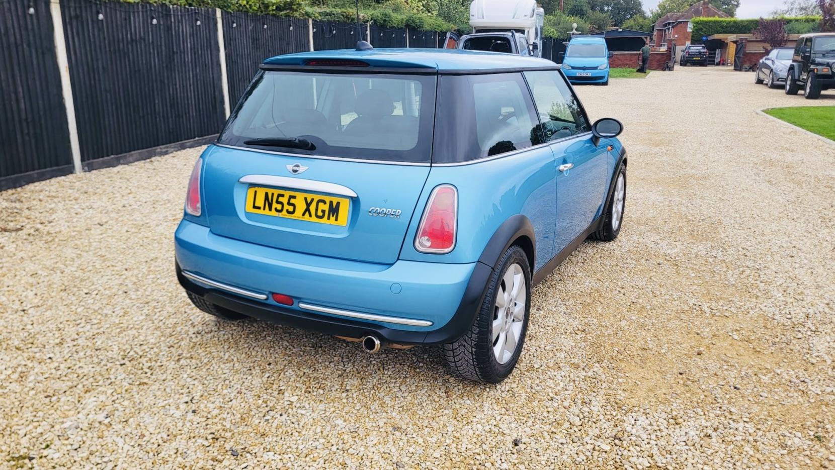 MINI Hatch 1.6 Cooper Hatchback 3dr Petrol CVT Euro 4 (116 bhp)