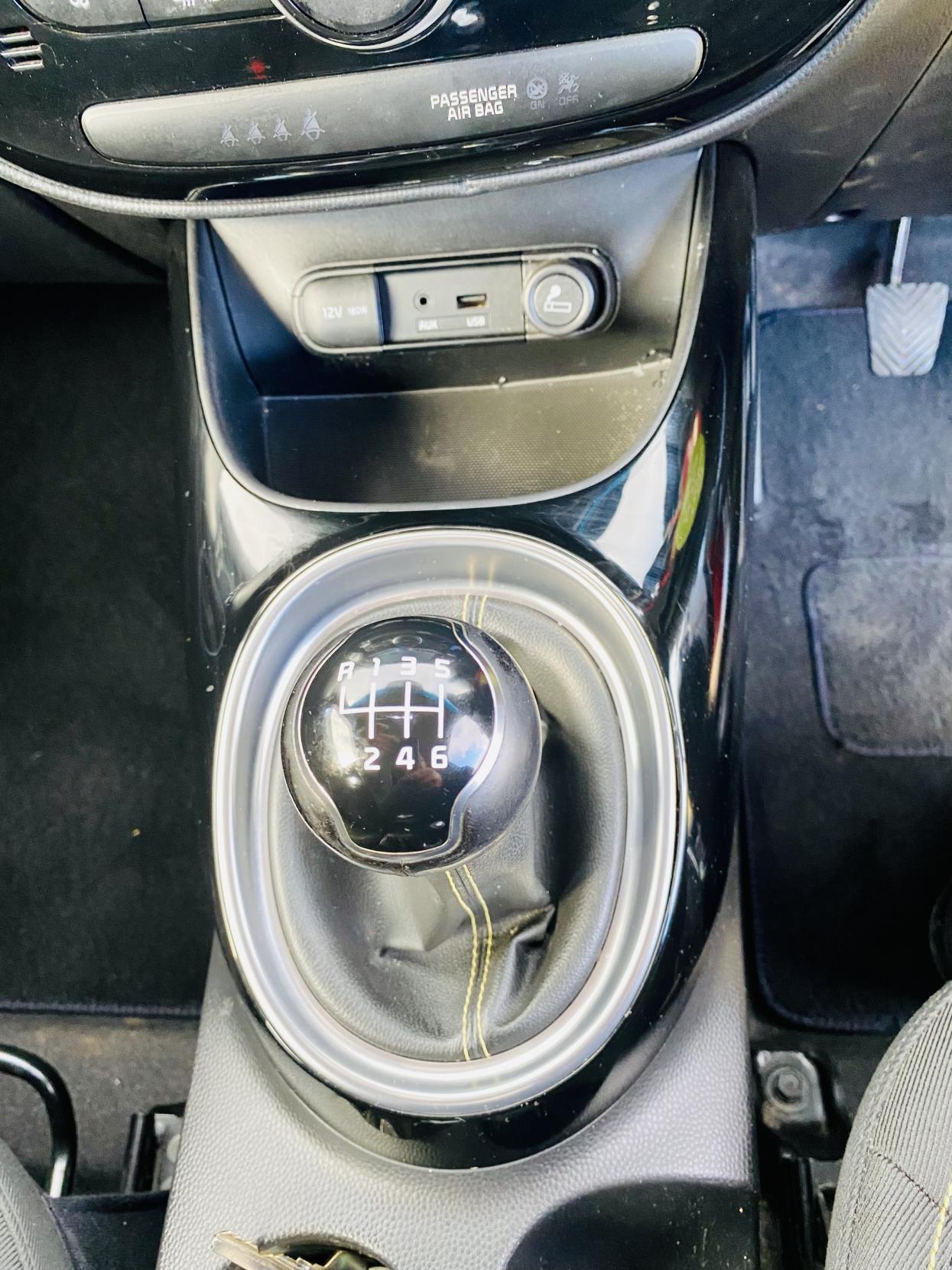 Kia Soul 1.6 CRDi Connect Plus SUV 5dr Diesel Manual Euro 5 (126 bhp)