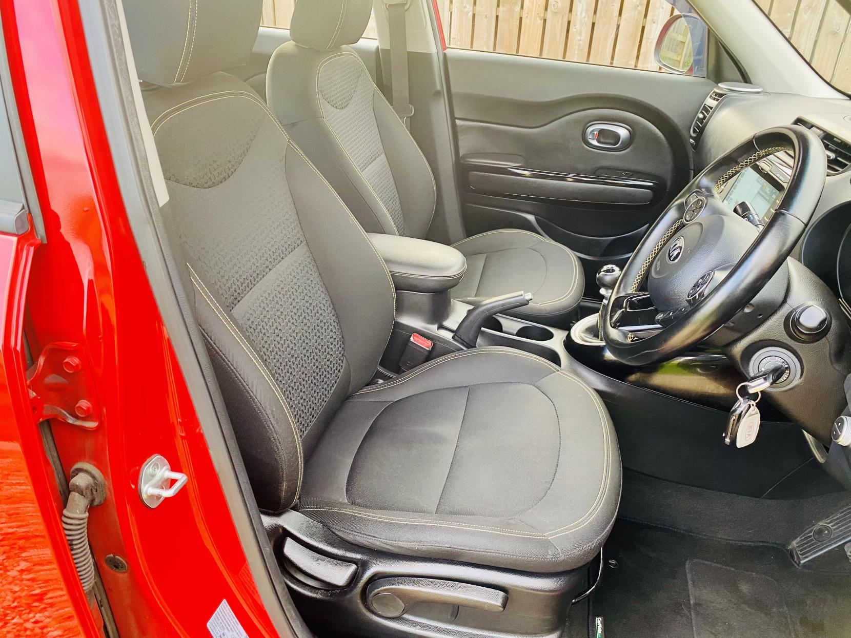 Kia Soul 1.6 CRDi Connect Plus SUV 5dr Diesel Manual Euro 5 (126 bhp)