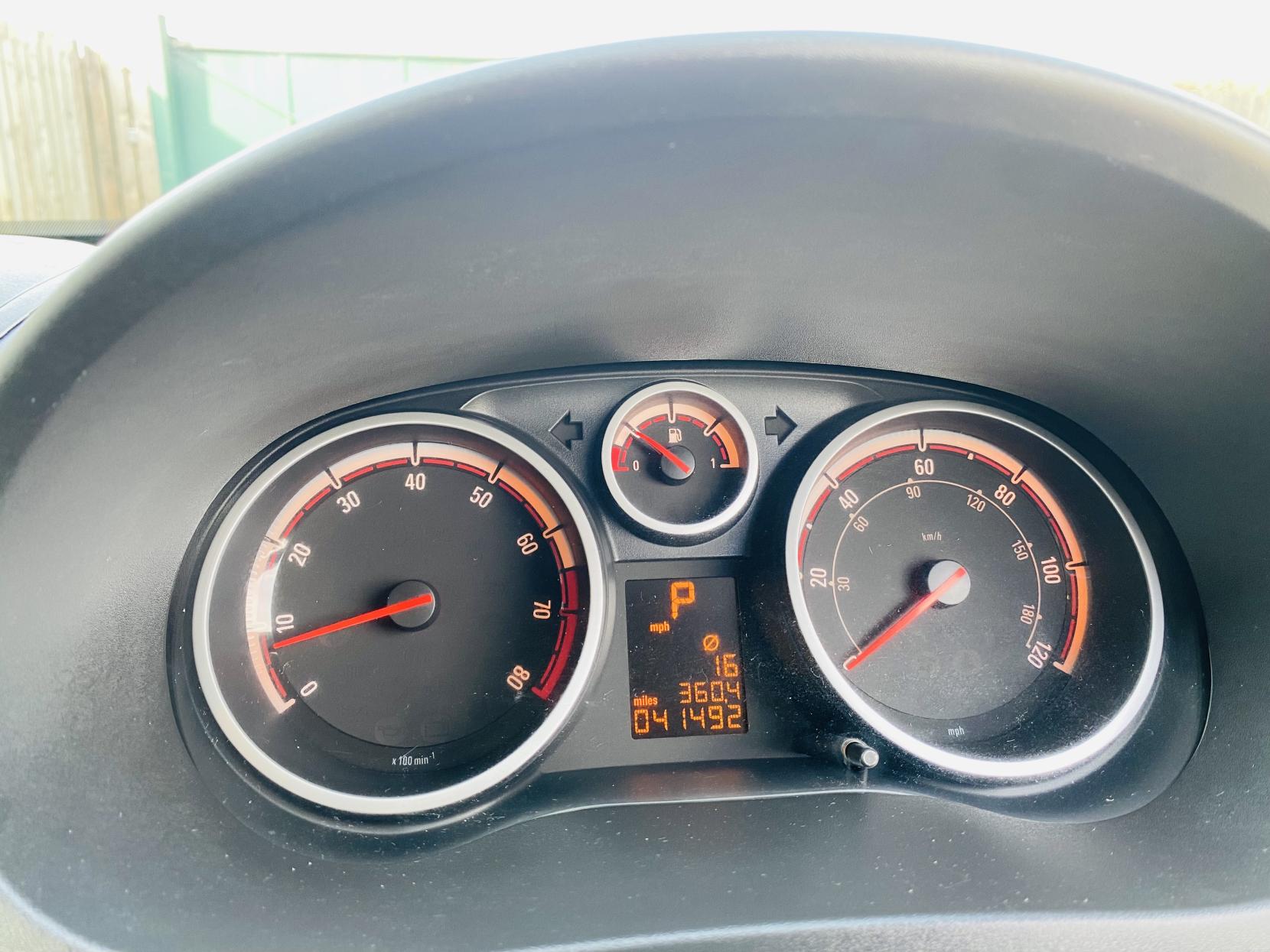 Vauxhall Corsa 1.4i 16v SE Hatchback 5dr Petrol Automatic (a/c) (138 g/km, 99 bhp)