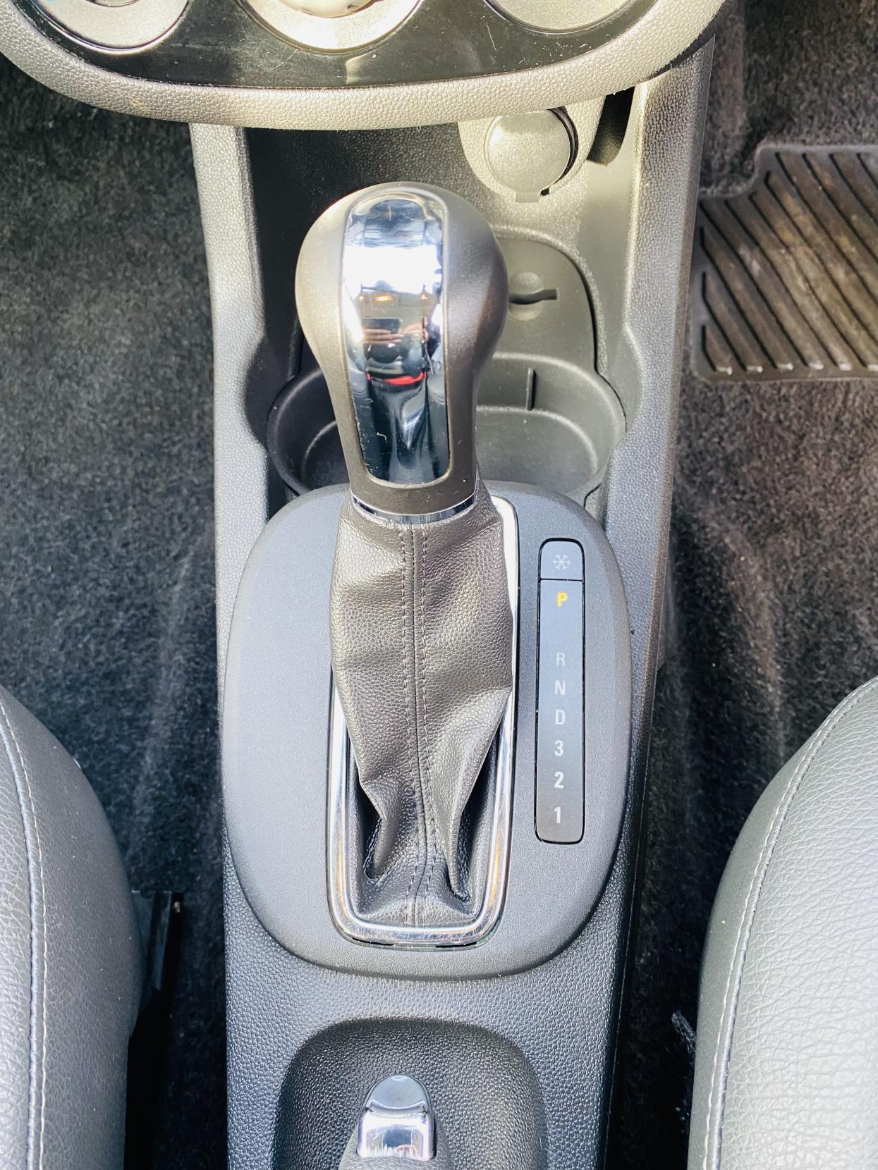 Vauxhall Corsa 1.4i 16v SE Hatchback 5dr Petrol Automatic (a/c) (138 g/km, 99 bhp)