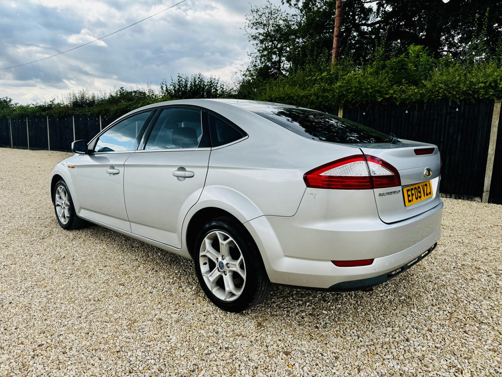 Ford Mondeo 2.0 TDCi Titanium Hatchback 5dr Diesel Manual (154 g/km, 138 bhp)