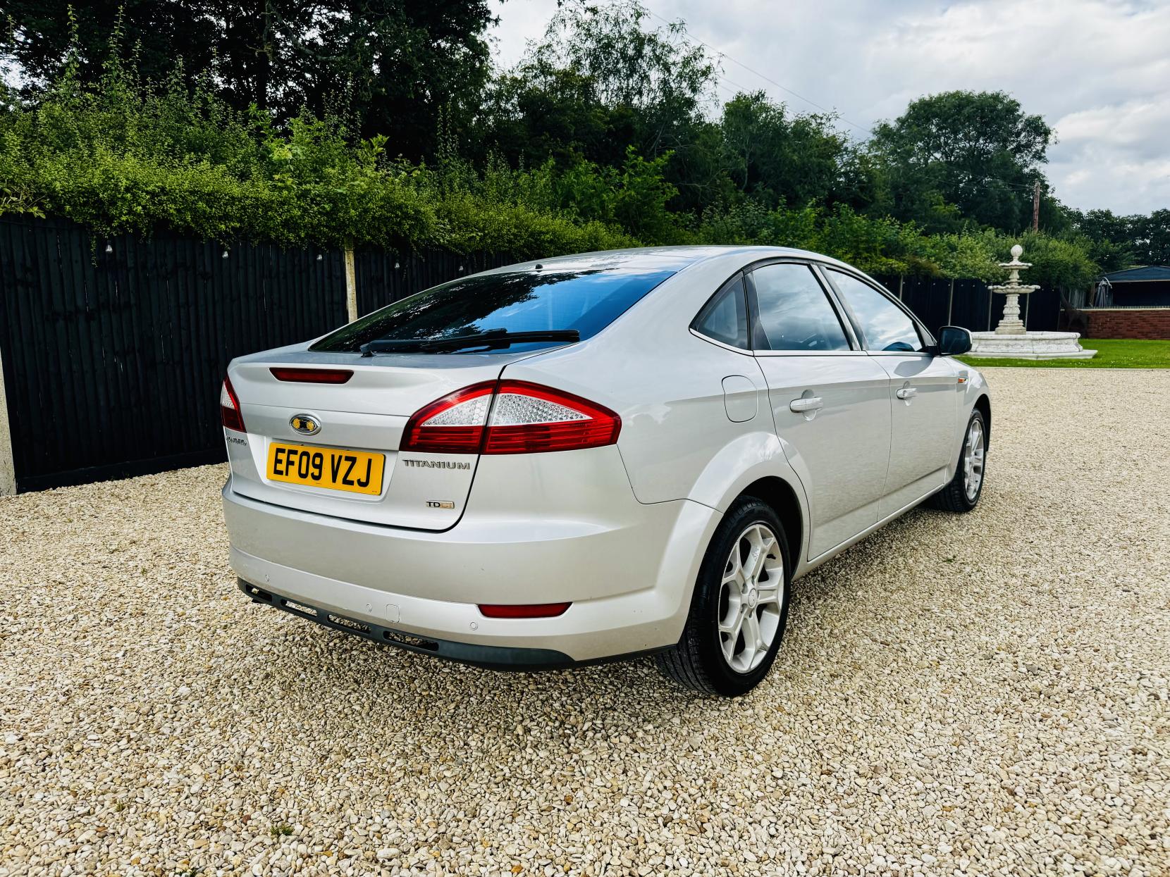 Ford Mondeo 2.0 TDCi Titanium Hatchback 5dr Diesel Manual (154 g/km, 138 bhp)