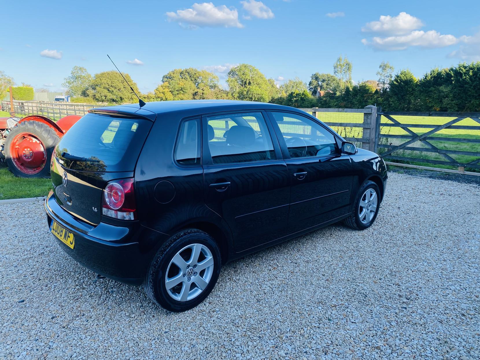 Volkswagen Polo 1.4 Match Hatchback 5dr Petrol Automatic (165 g/km, 79 bhp)