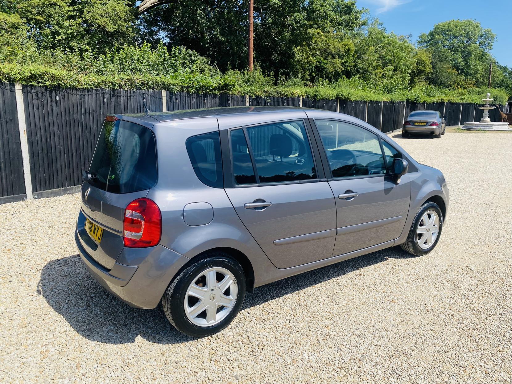 Renault Grand Modus 1.2 TCe Dynamique MPV 5dr Petrol Manual Euro 4 (100 ps)