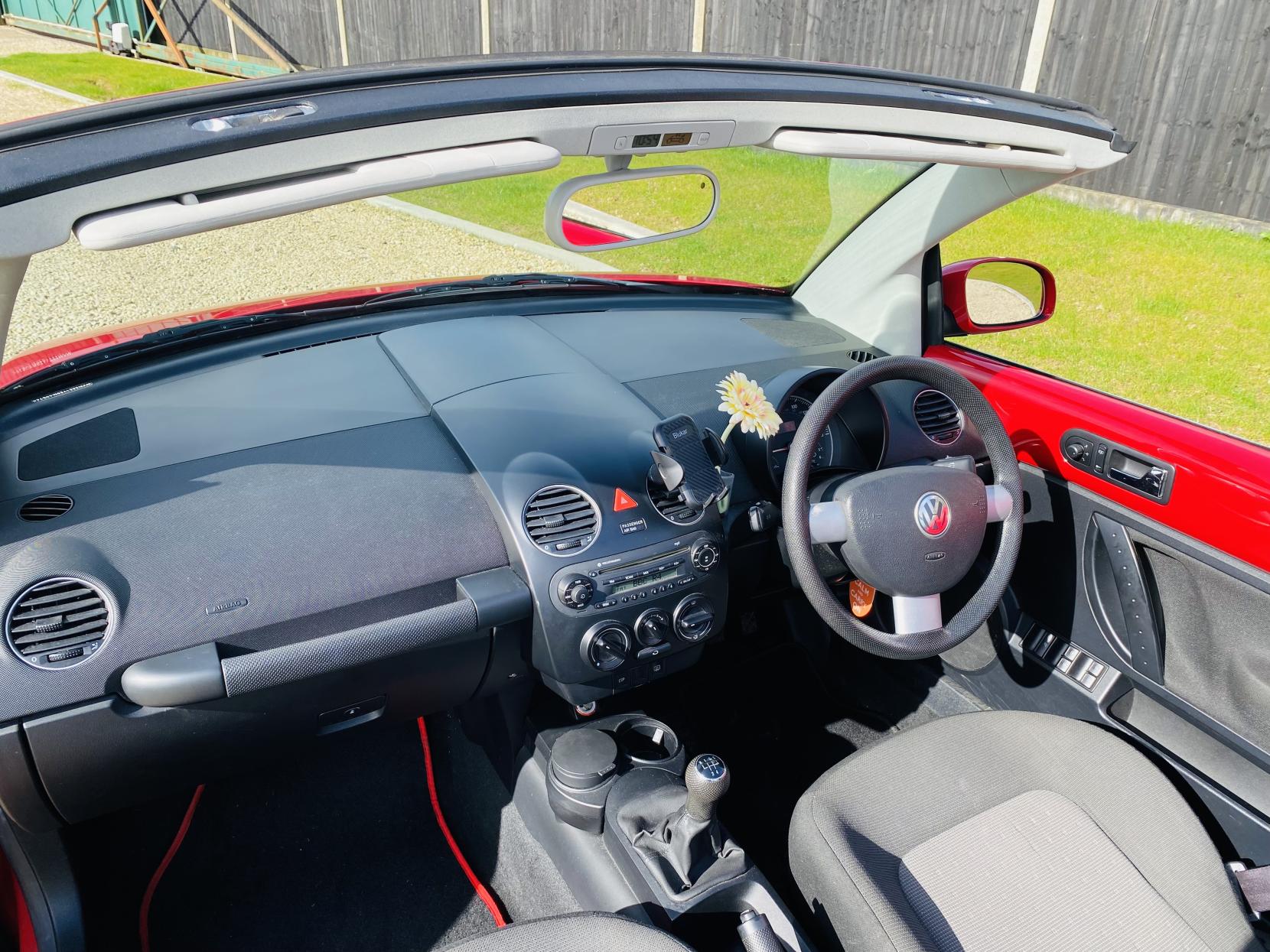 Volkswagen Beetle 1.4 16V Luna Cabriolet 2dr Petrol Manual Euro 4 (75 ps)