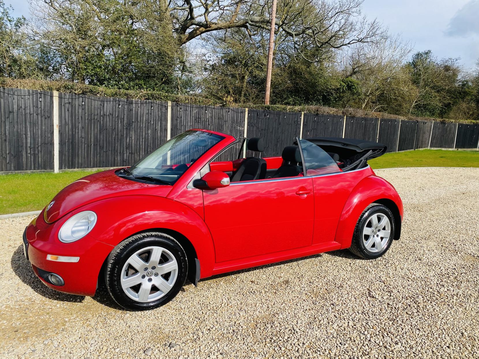 Volkswagen Beetle 1.4 16V Luna Cabriolet 2dr Petrol Manual Euro 4 (75 ps)