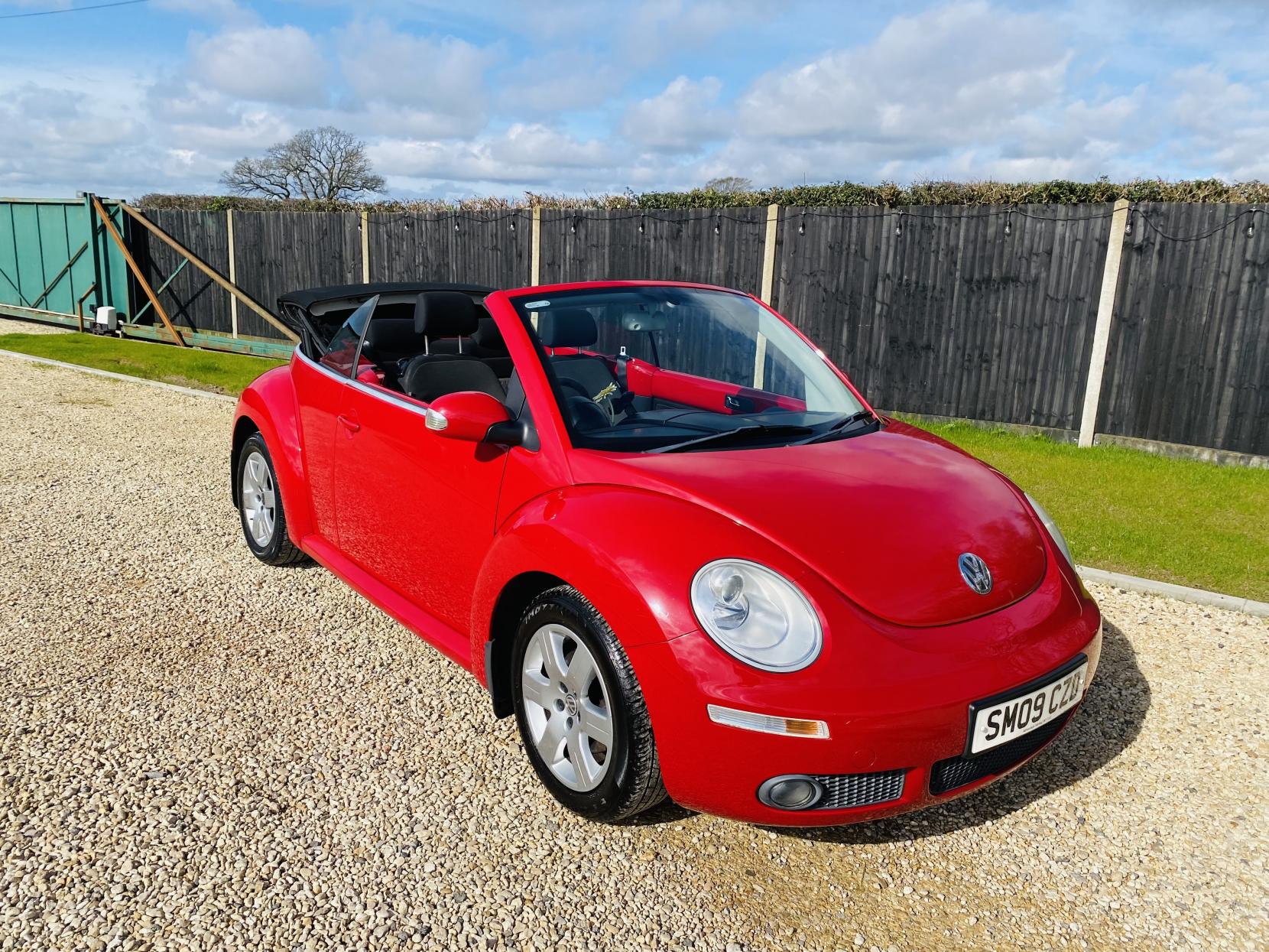 Volkswagen Beetle 1.4 16V Luna Cabriolet 2dr Petrol Manual Euro 4 (75 ps)