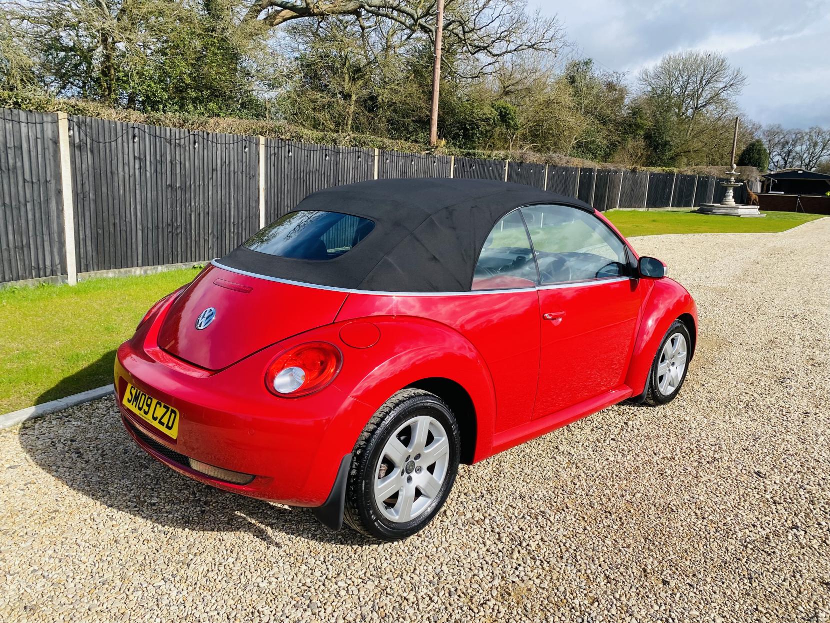 Volkswagen Beetle 1.4 16V Luna Cabriolet 2dr Petrol Manual Euro 4 (75 ps)